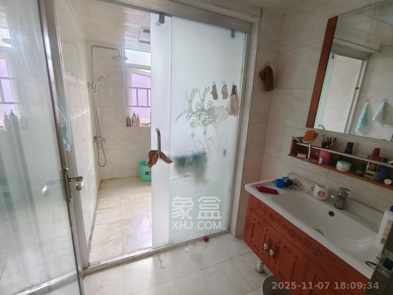 泊爱蓝湾  3室1厅2卫    3200.0元/月室内图