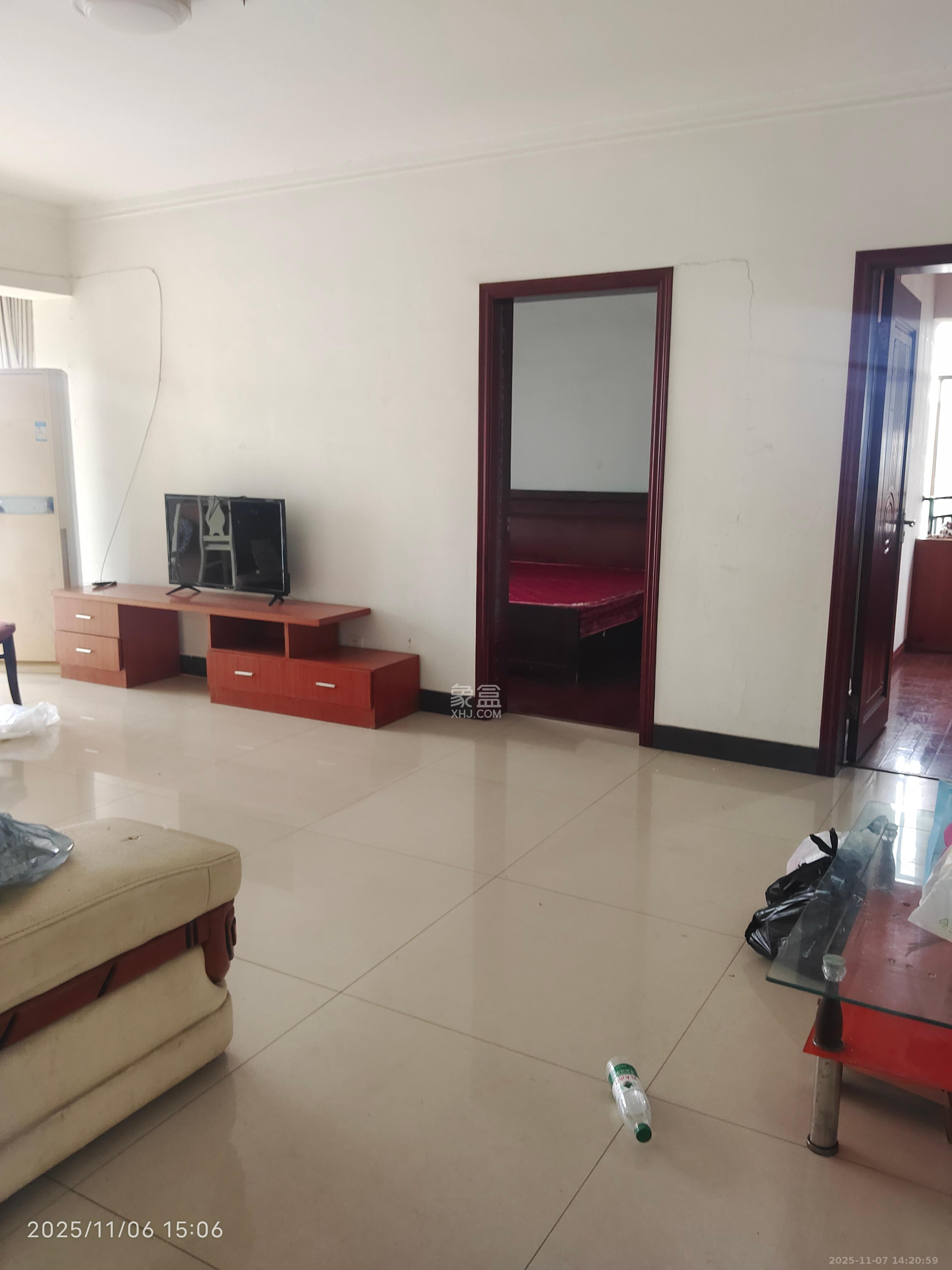 未来现代城  1室2厅1卫    1600.0元/月室内图