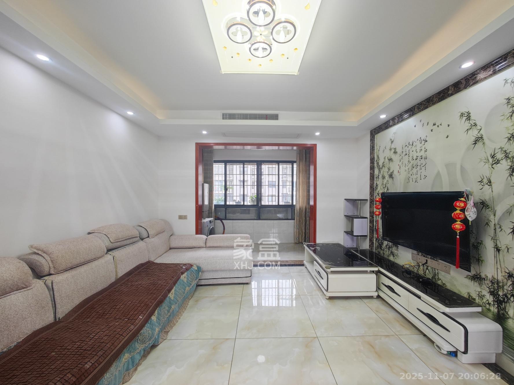 华银天际  1室2厅1卫    88.0万客厅