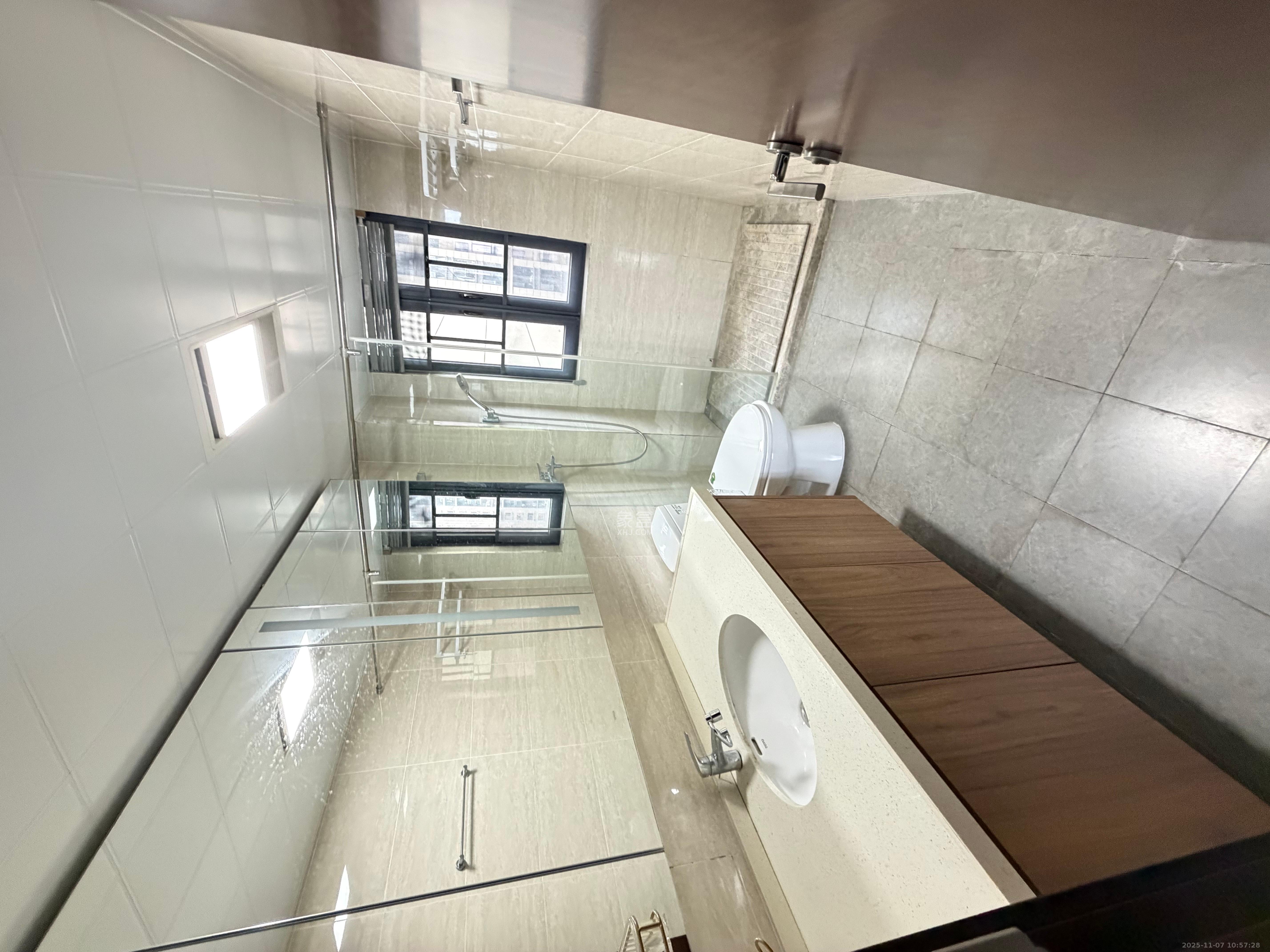 荣泰广场  3室2厅2卫    2800.0元/月室内图