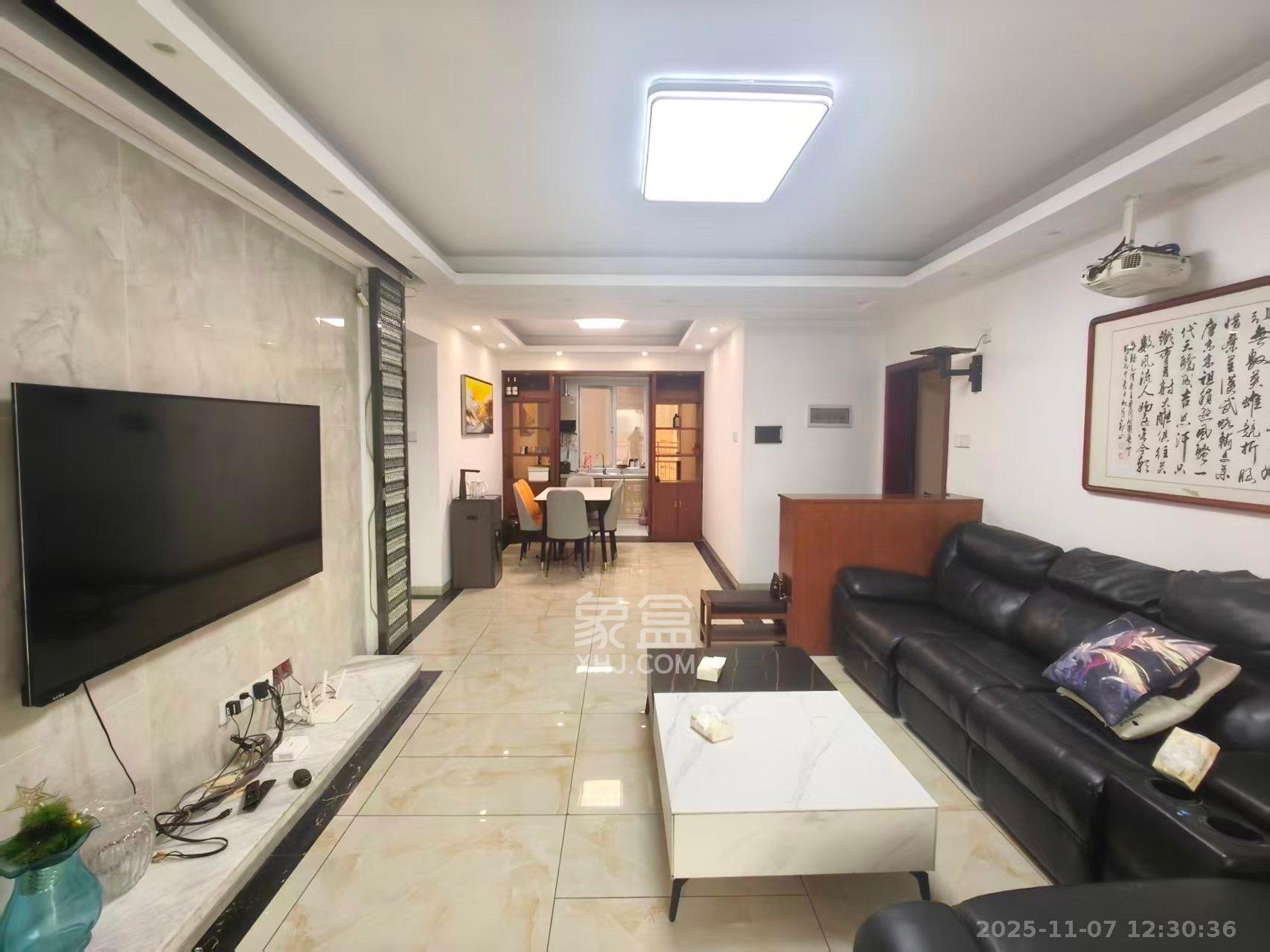 恒广国际景园一二区  3室2厅2卫    2500.0元/月