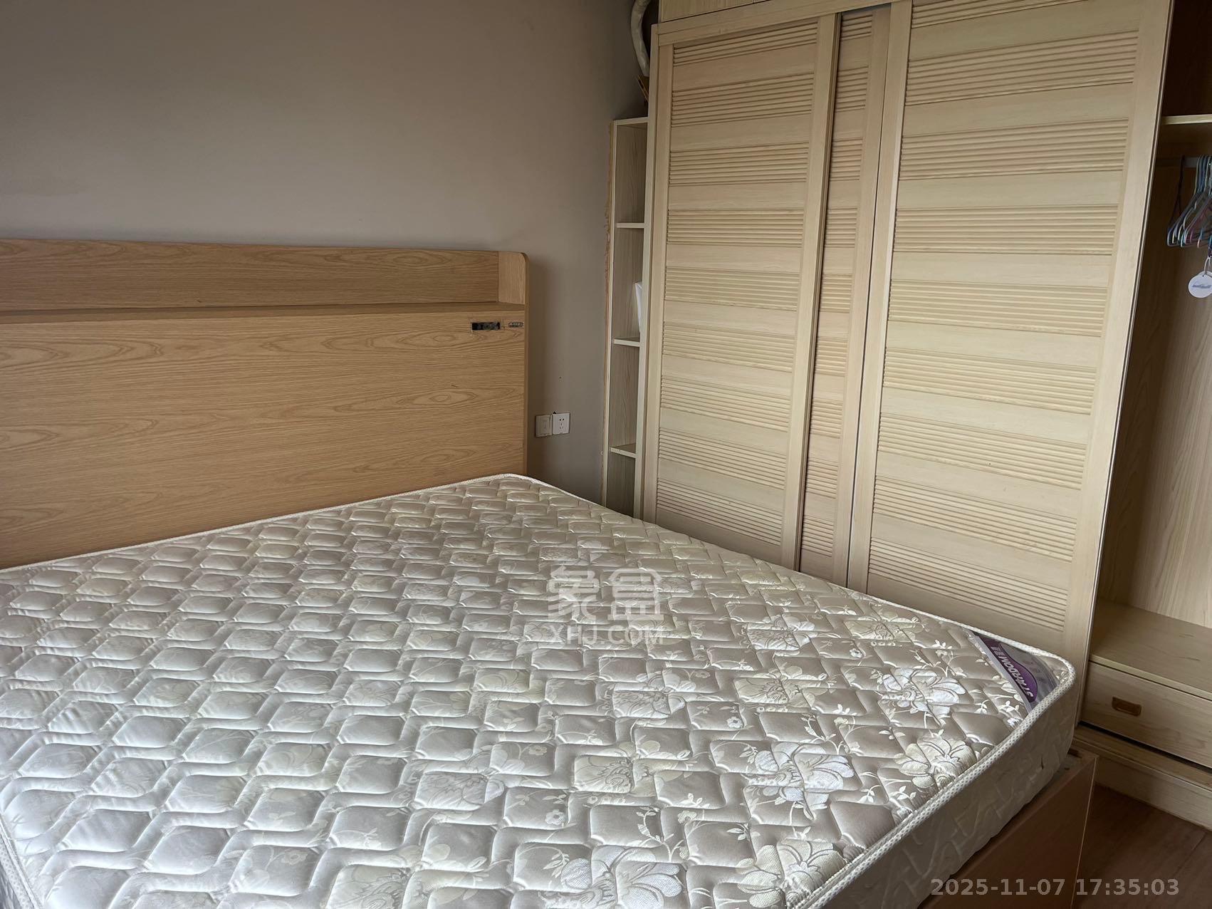 麓谷小镇  3室2厅1卫    2300.0元/月室内图