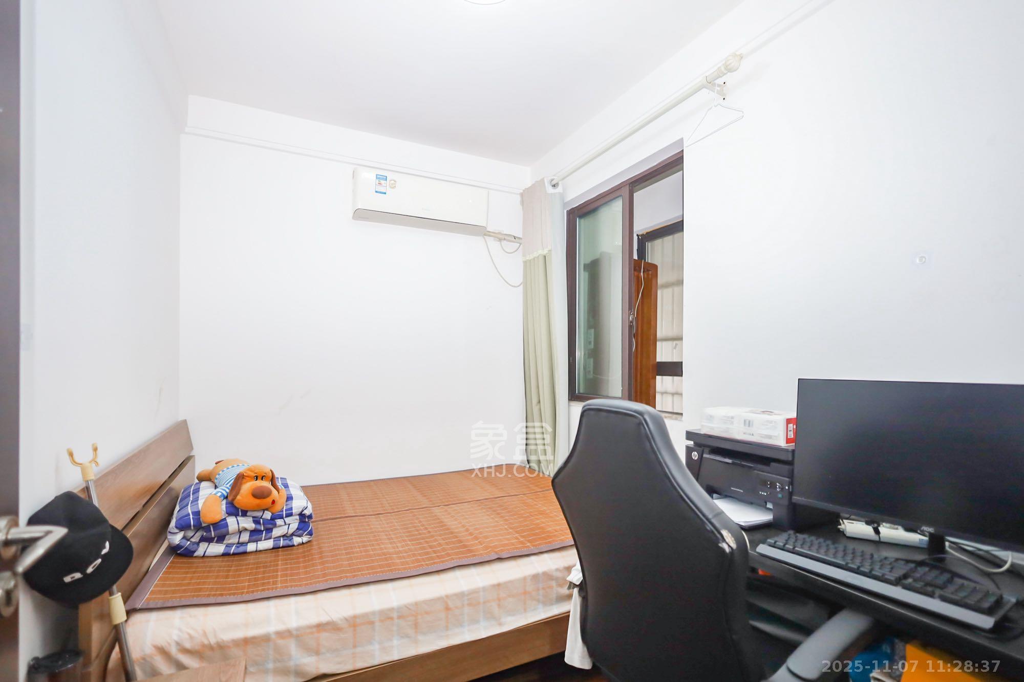 绿地中央广场  3室2厅1卫    2700.0元/月室内图