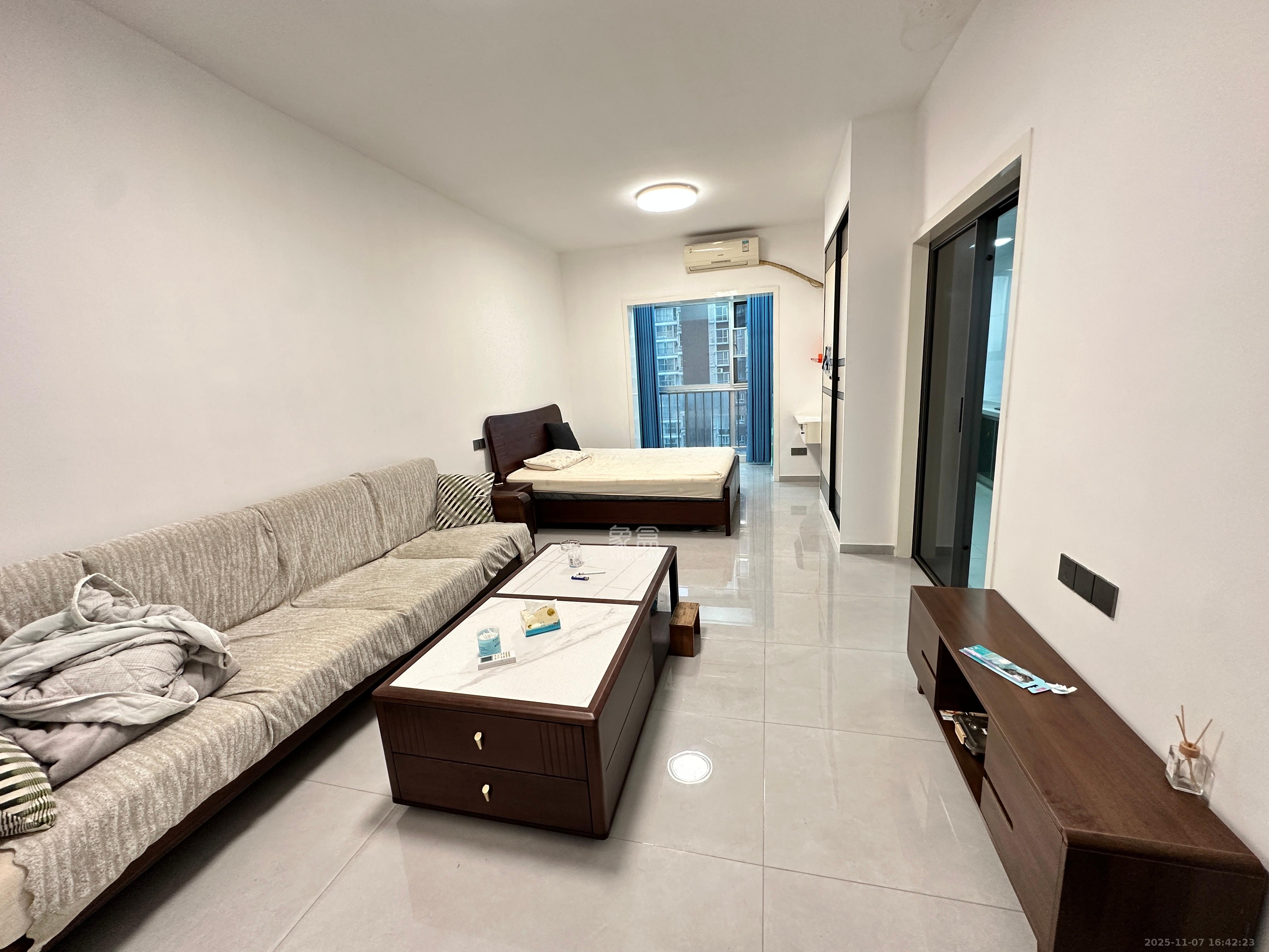 左岸右岸  1室1厅1卫    1700.0元/月