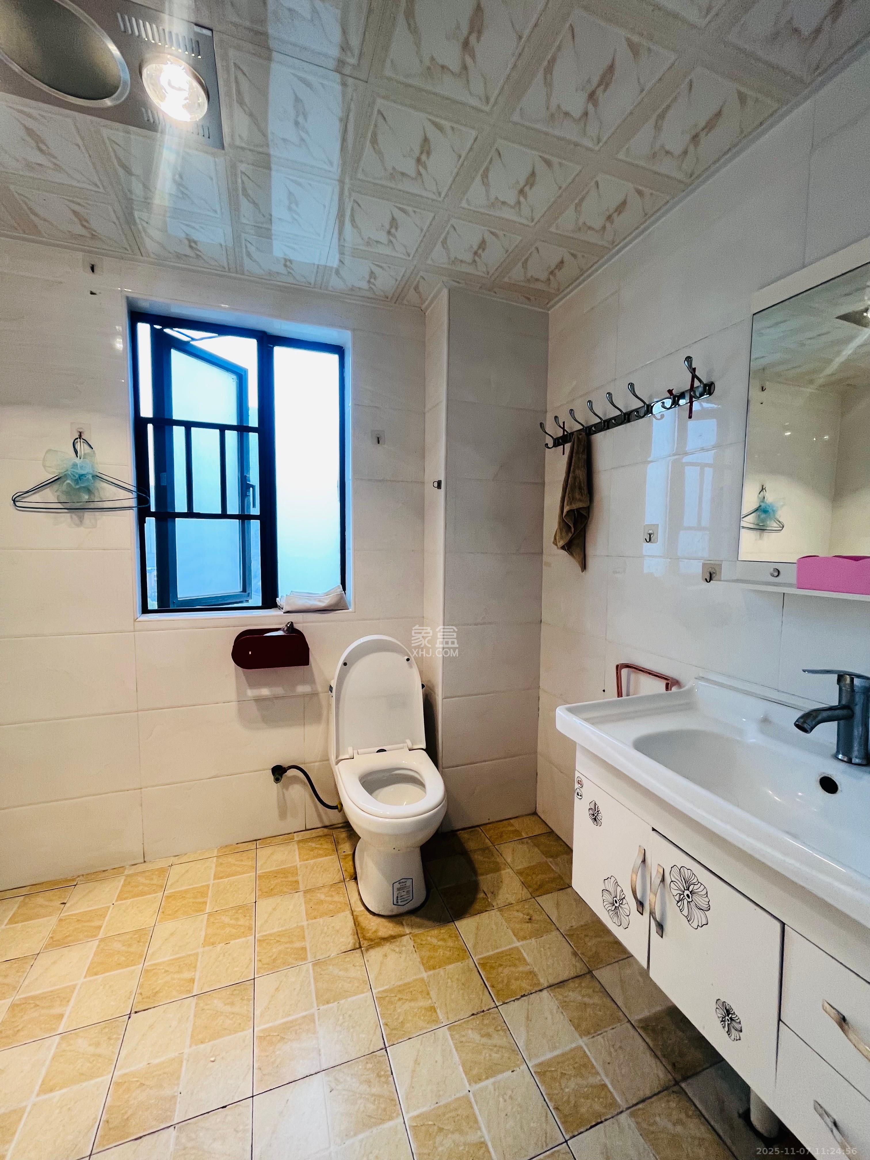 和泓梅溪四季 3室2厅2卫 2500.0元/月 和泓梅溪四季 3室2厅2卫 2500.0元/月室内图