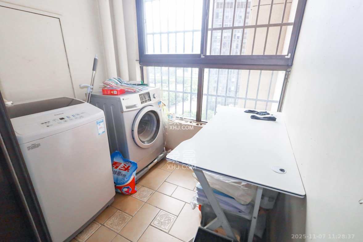 绿地中央广场 3室2厅1卫 2700.0元/月 绿地中央广场 3室2厅1卫 2700.0元/月室内图