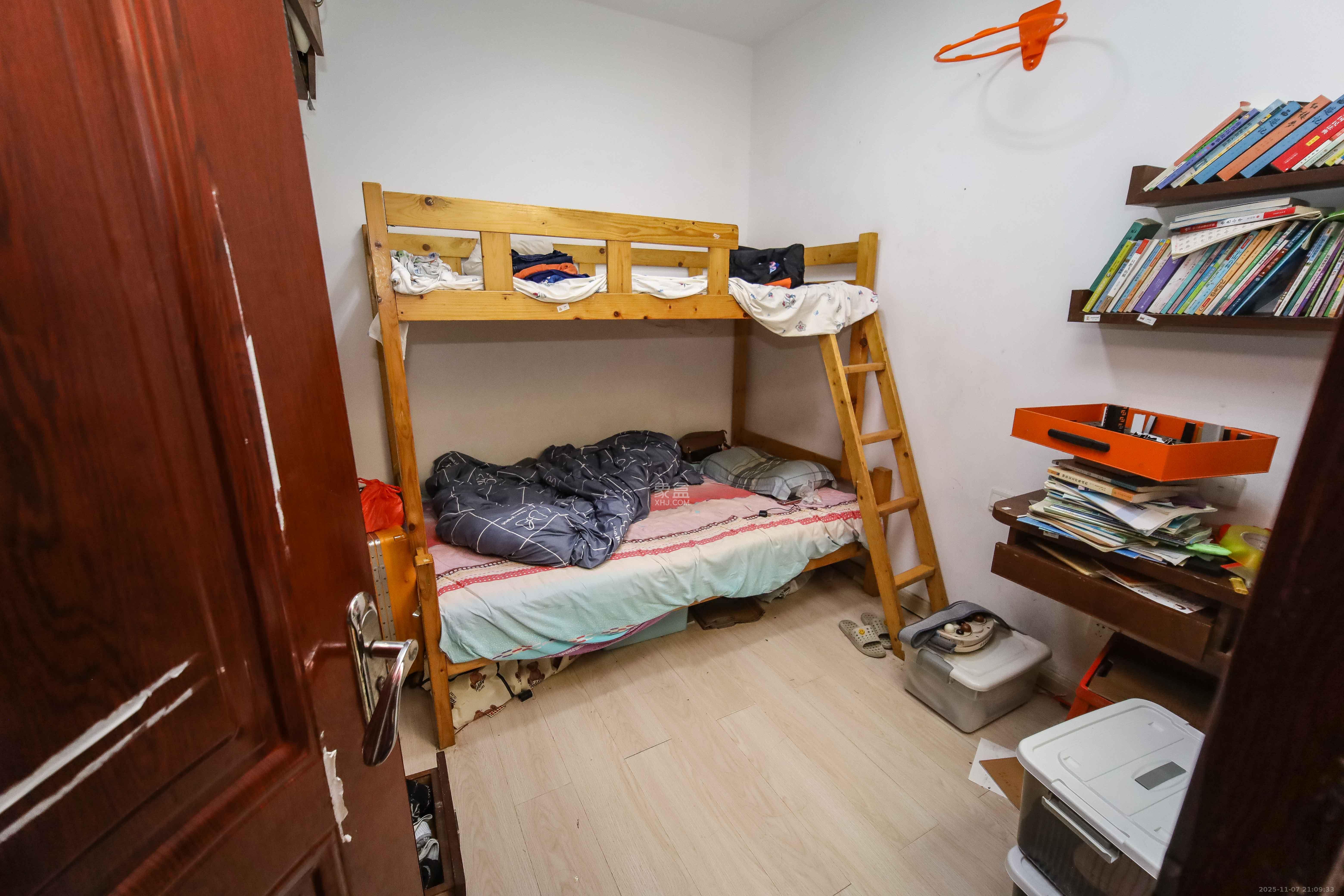 东方银座(东方摩卡) 4室0厅0卫 43.8万 东方银座(东方摩卡) 4室0厅0卫 43.8万卧室