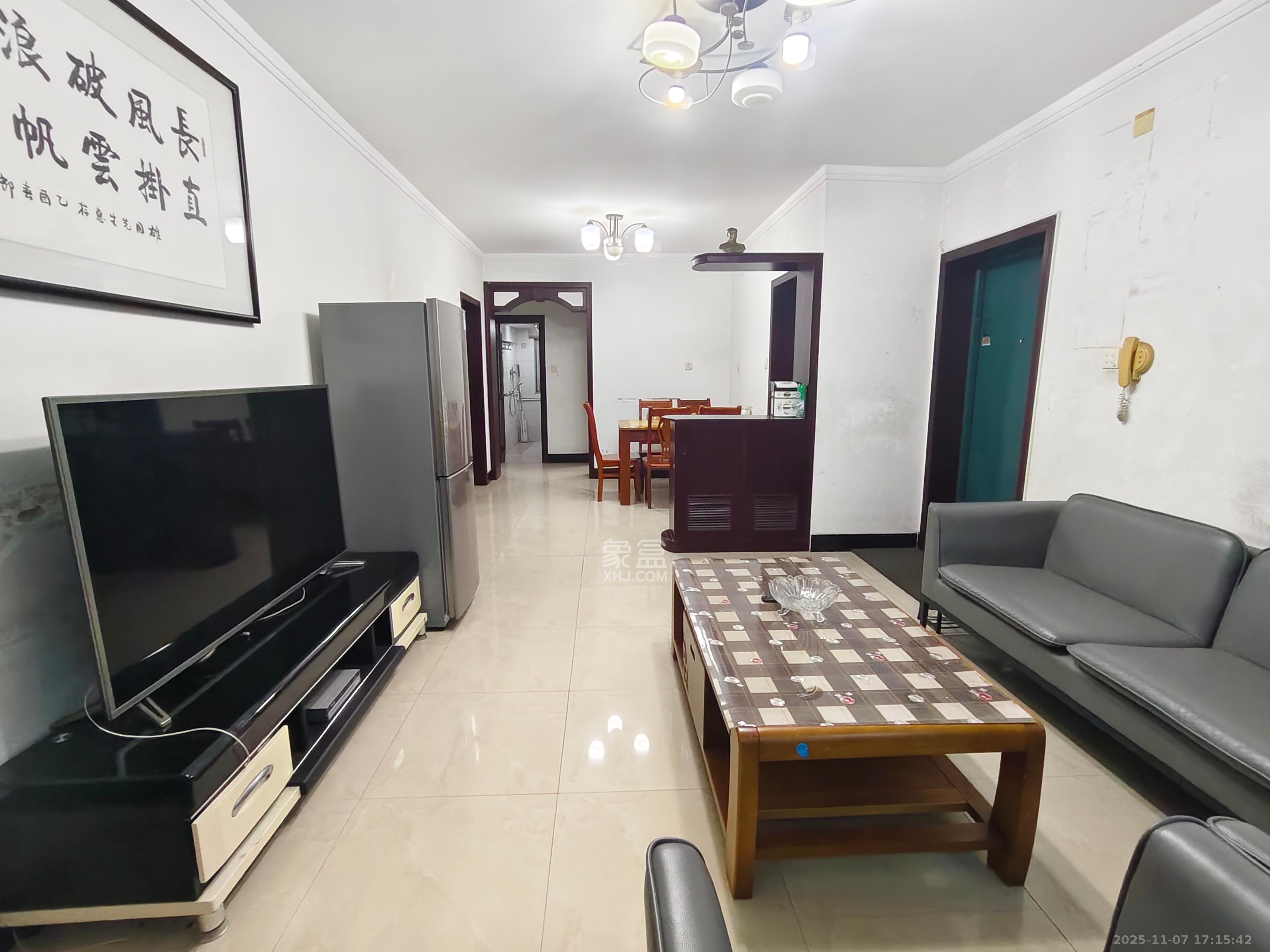 阳明山庄  3室2厅1卫    2000.0元/月室内图