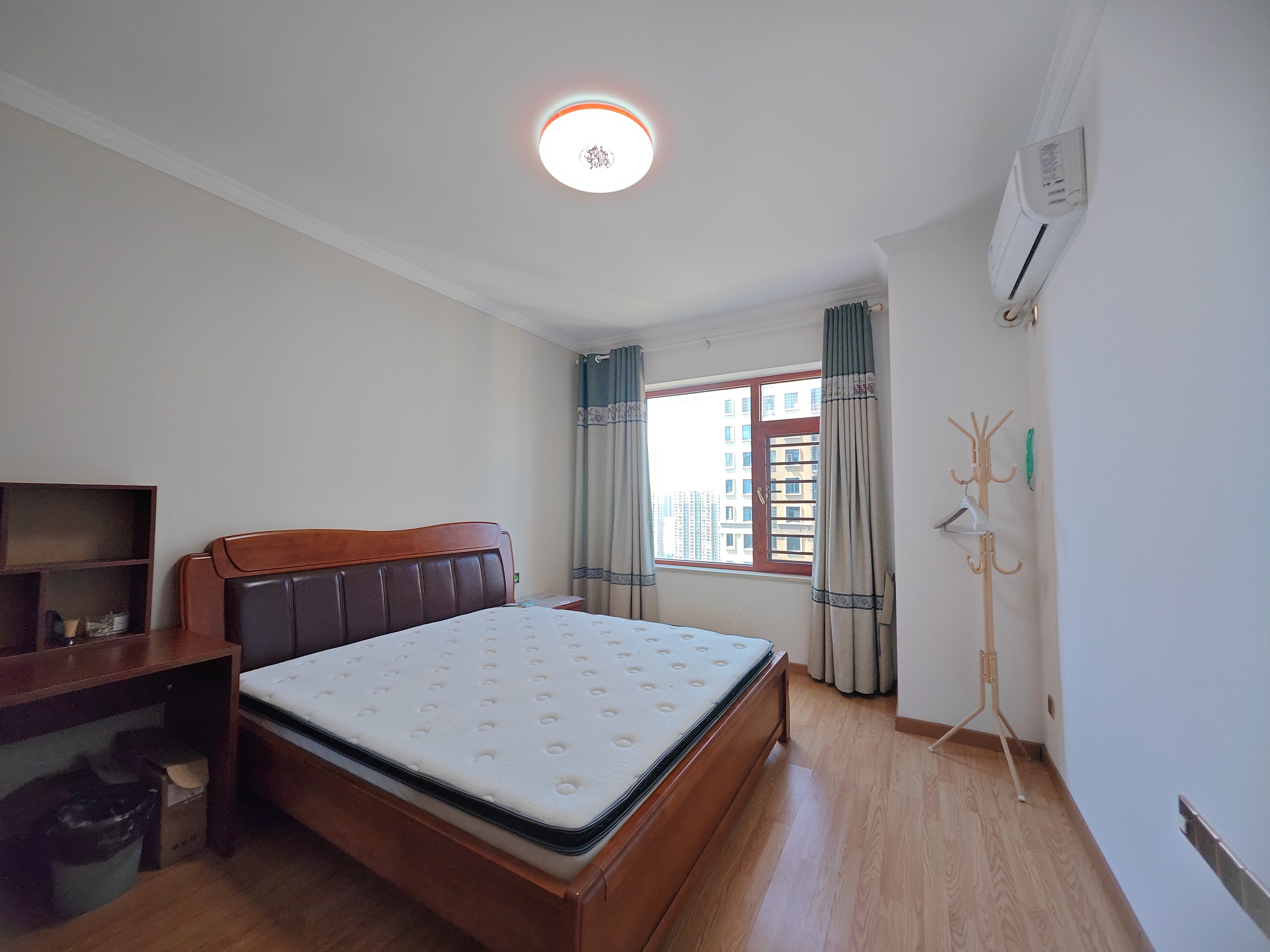 长湖峰境  4室2厅2卫    2800.0元/月室内图