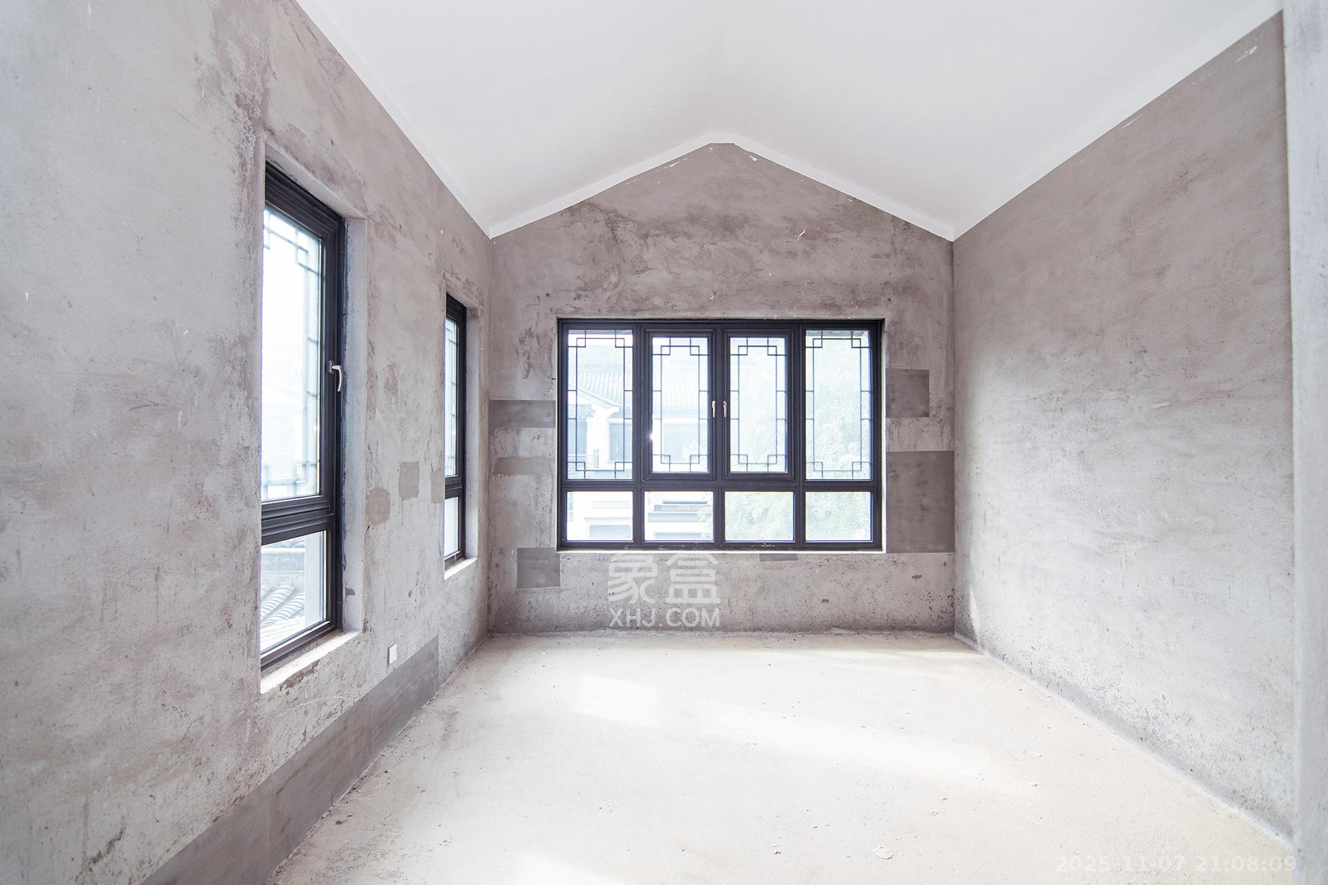 绿城高尔夫小镇 6室2厅2卫 900.0万 绿城高尔夫小镇 6室2厅2卫 900.0万卧室