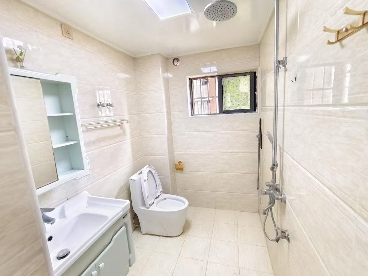 滨江新苑(一期A区) 3室2厅2卫 2500.0元/月 滨江新苑(一期A区) 3室2厅2卫 2500.0元/月室内图