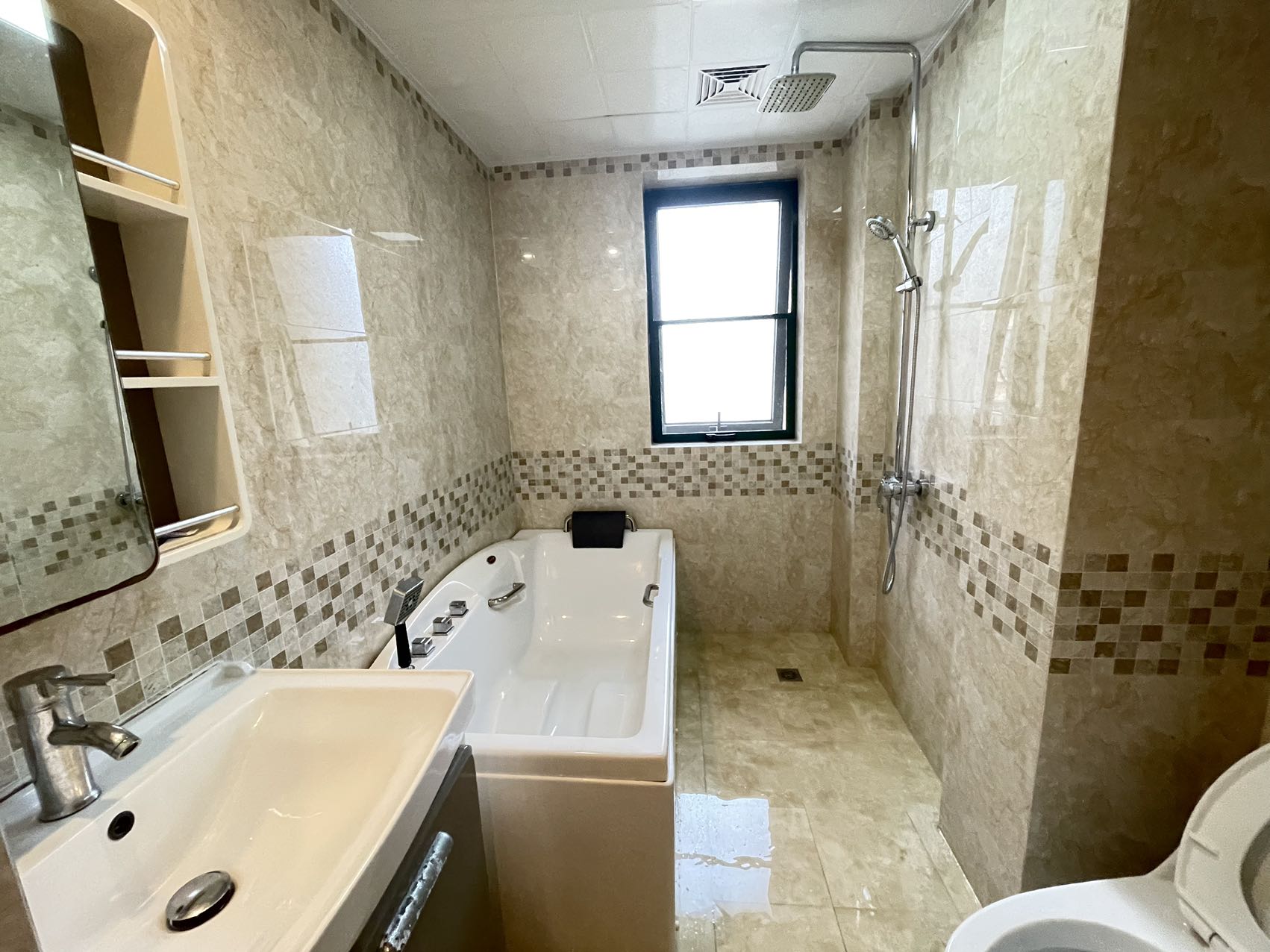 海阔天空-国瑞城二期(雅仕苑) 4室2厅2卫 6200.0元/月 海阔天空-国瑞城二期(雅仕苑) 4室2厅2卫 6200.0元/月室内图