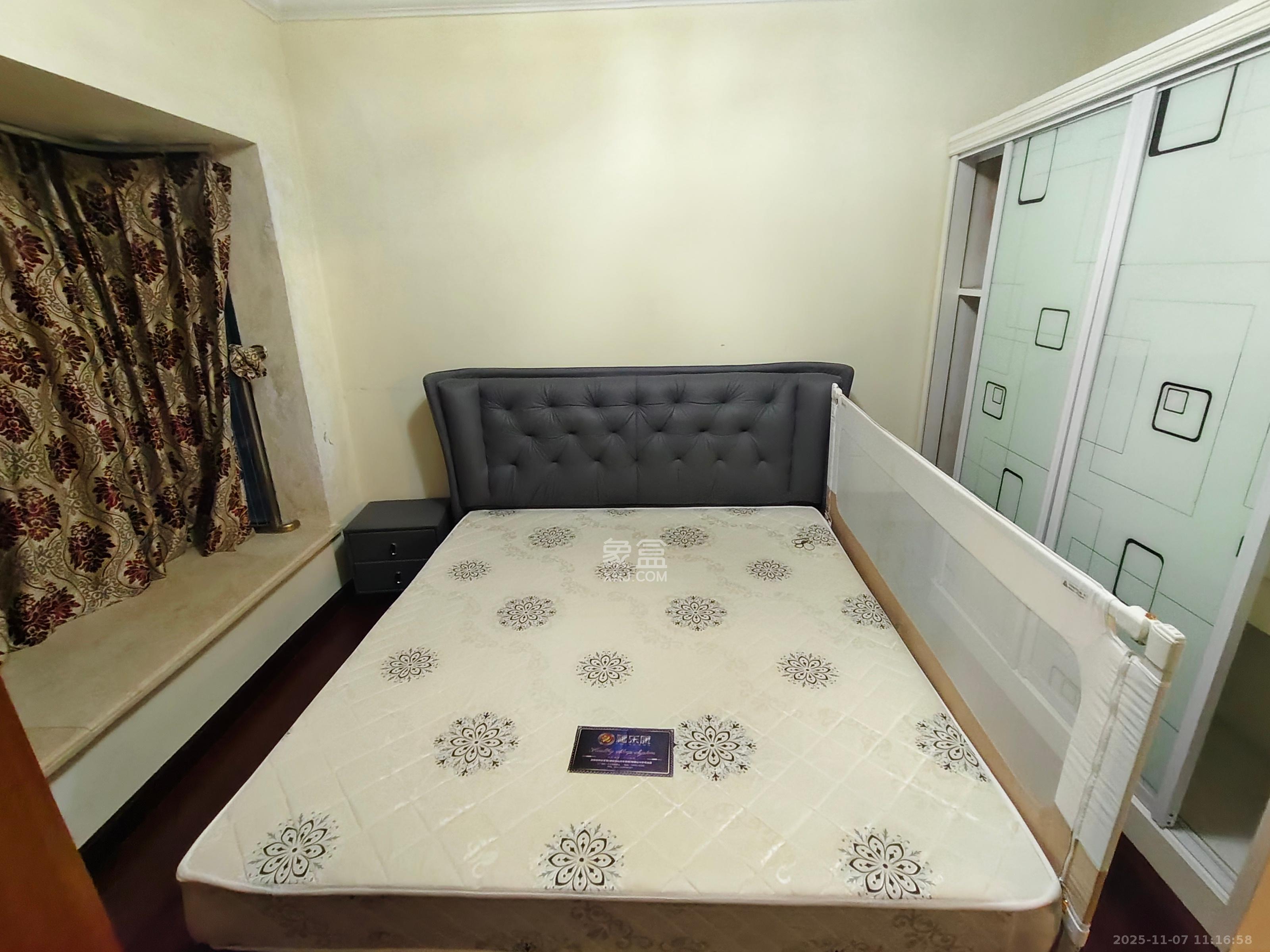 恒大华府 2室2厅1卫 1800.0元/月 恒大华府 2室2厅1卫 1800.0元/月室内图