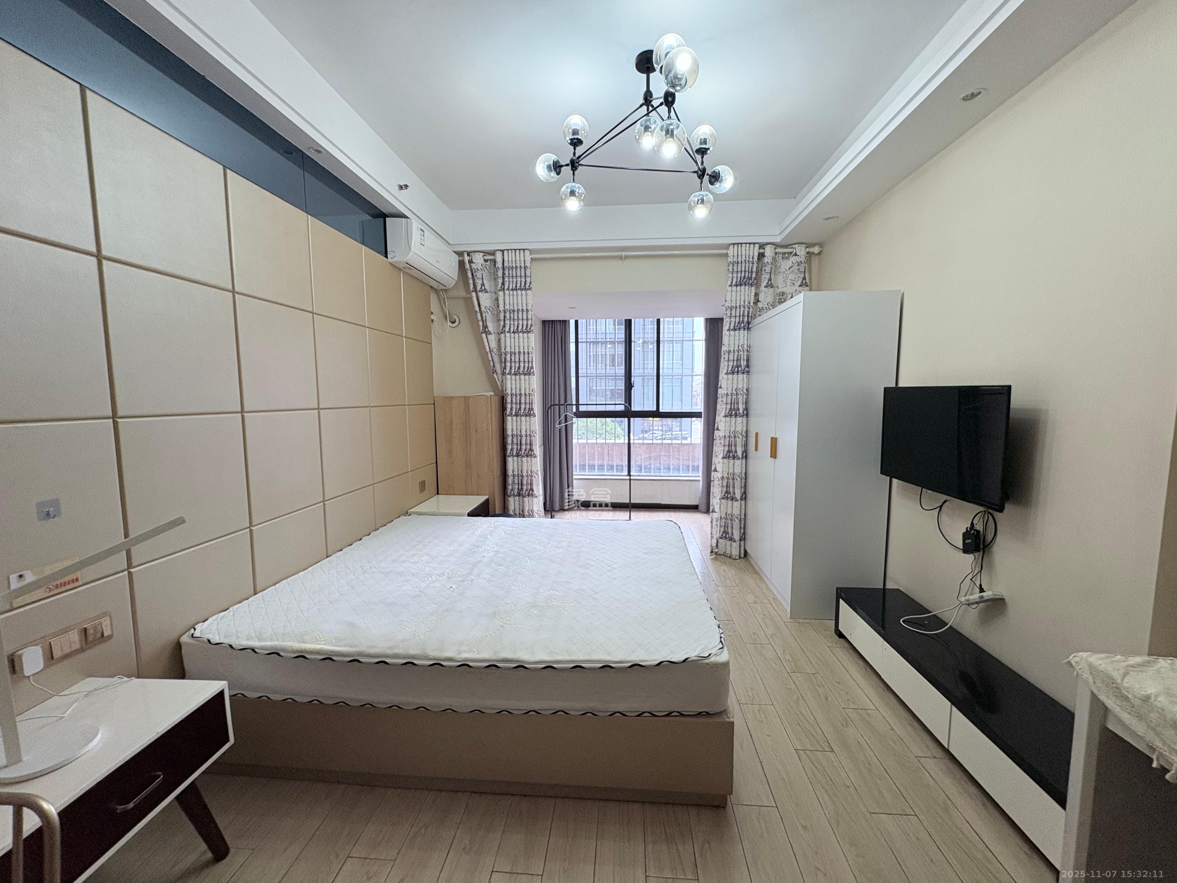 梅溪国际公寓(步步高新天地) 1室1厅1卫 1400.0元/月 梅溪国际公寓(步步高新天地) 1室1厅1卫 1400.0元/月室内图