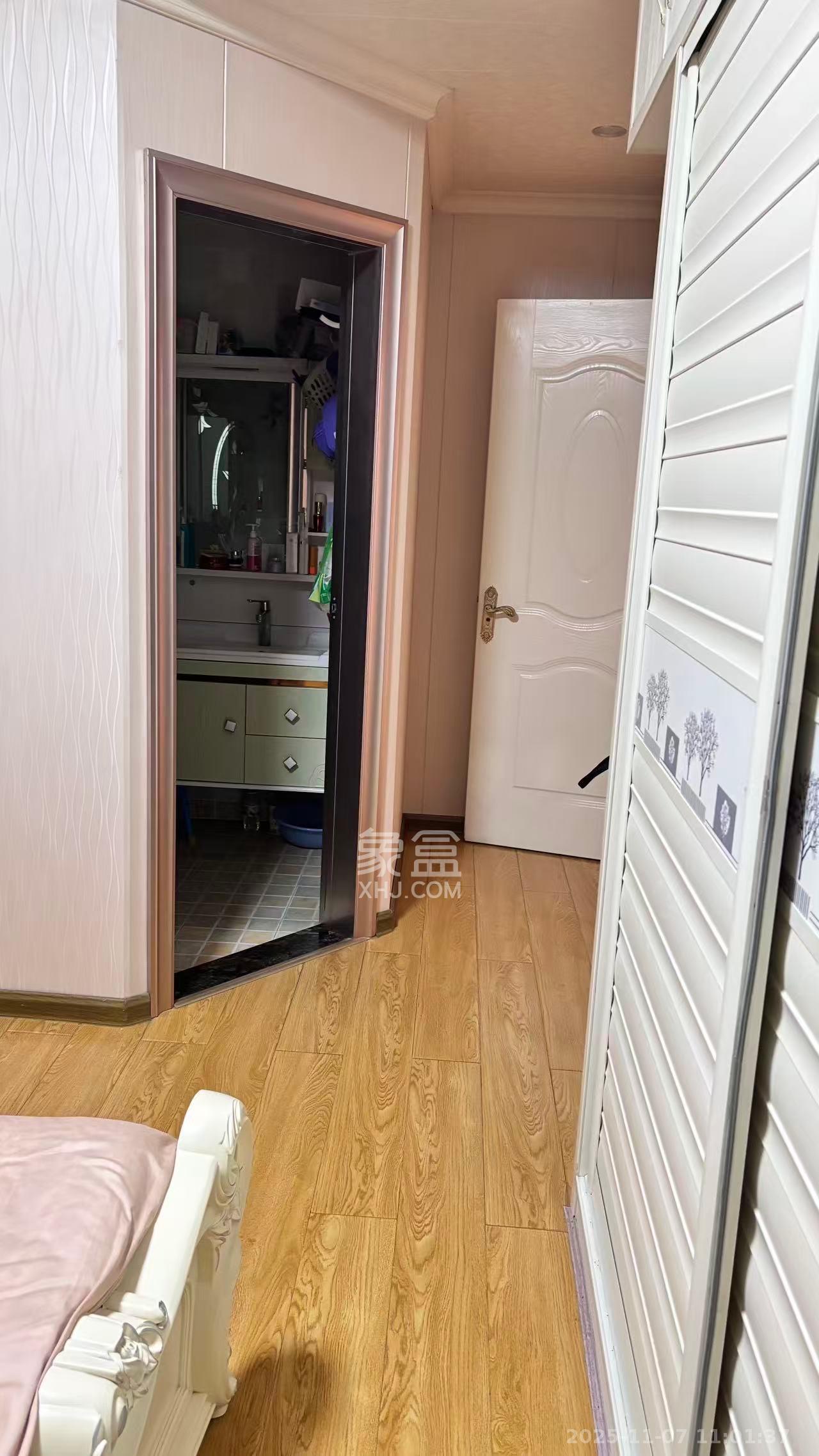 钰龙天下二期(钰龙佳园) 3室2厅2卫 2600.0元/月 钰龙天下二期(钰龙佳园) 3室2厅2卫 2600.0元/月室内图