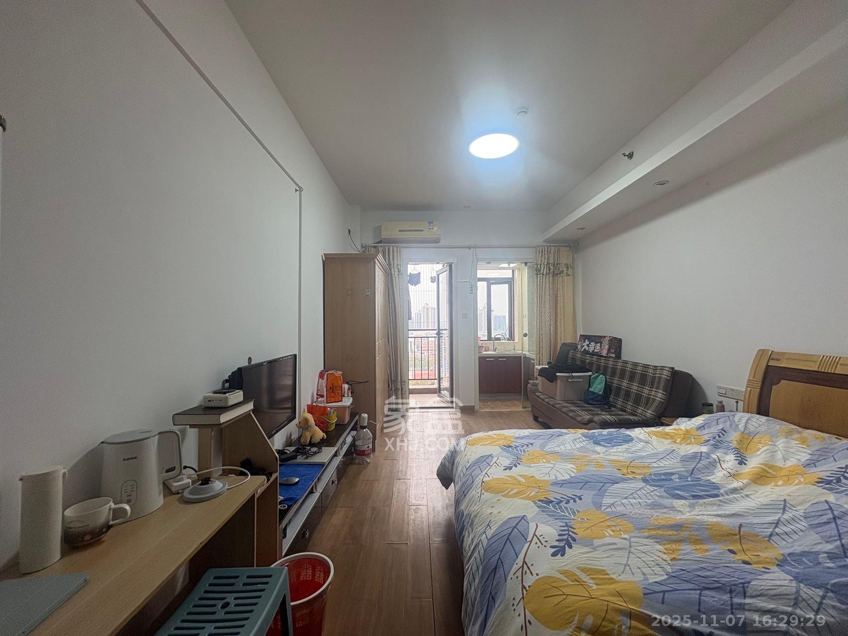 水岸世景  1室1厅1卫    1100.0元/月