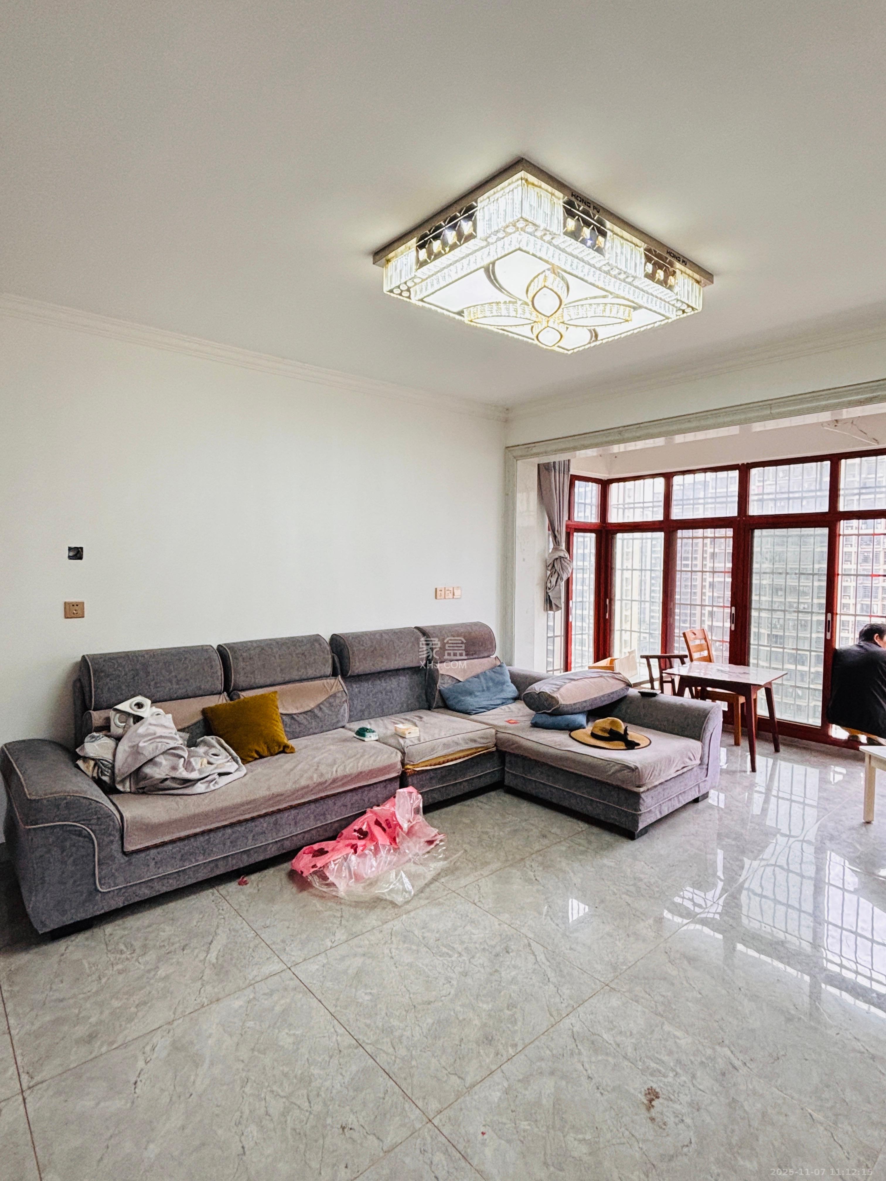 桥头家苑一期  3室2厅2卫    2300.0元/月