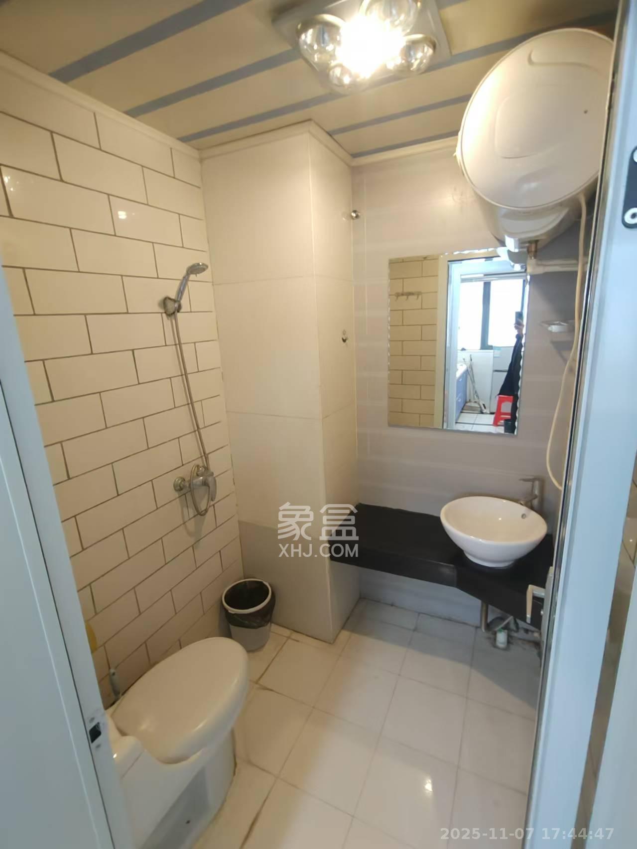 中天广场  1室1厅1卫    1600.0元/月室内图