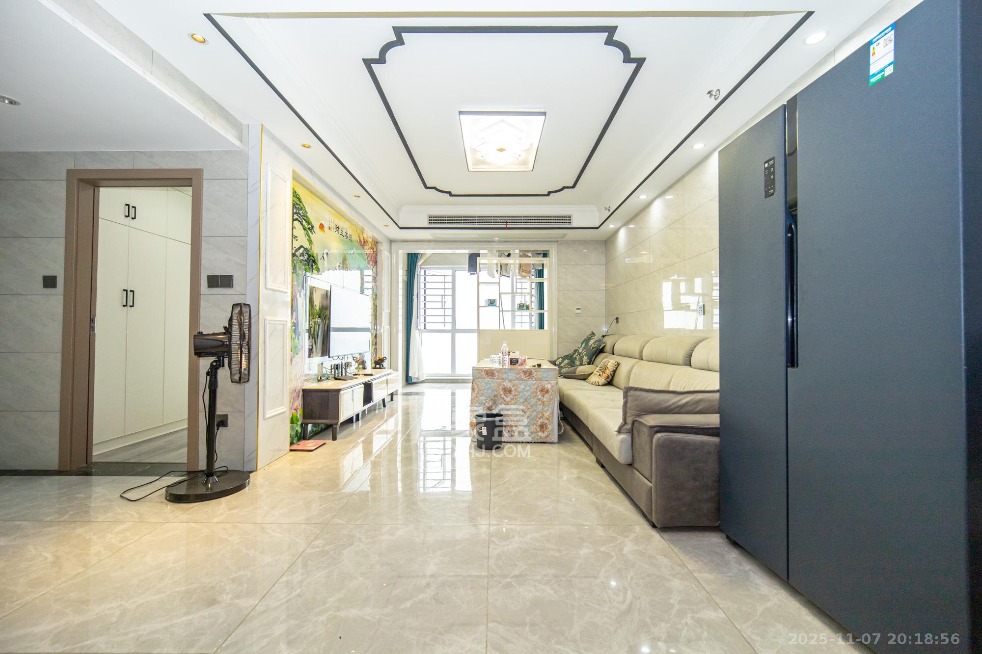 金科时代中心 3室2厅1卫 72.8万 金科时代中心 3室2厅1卫 72.8万客厅