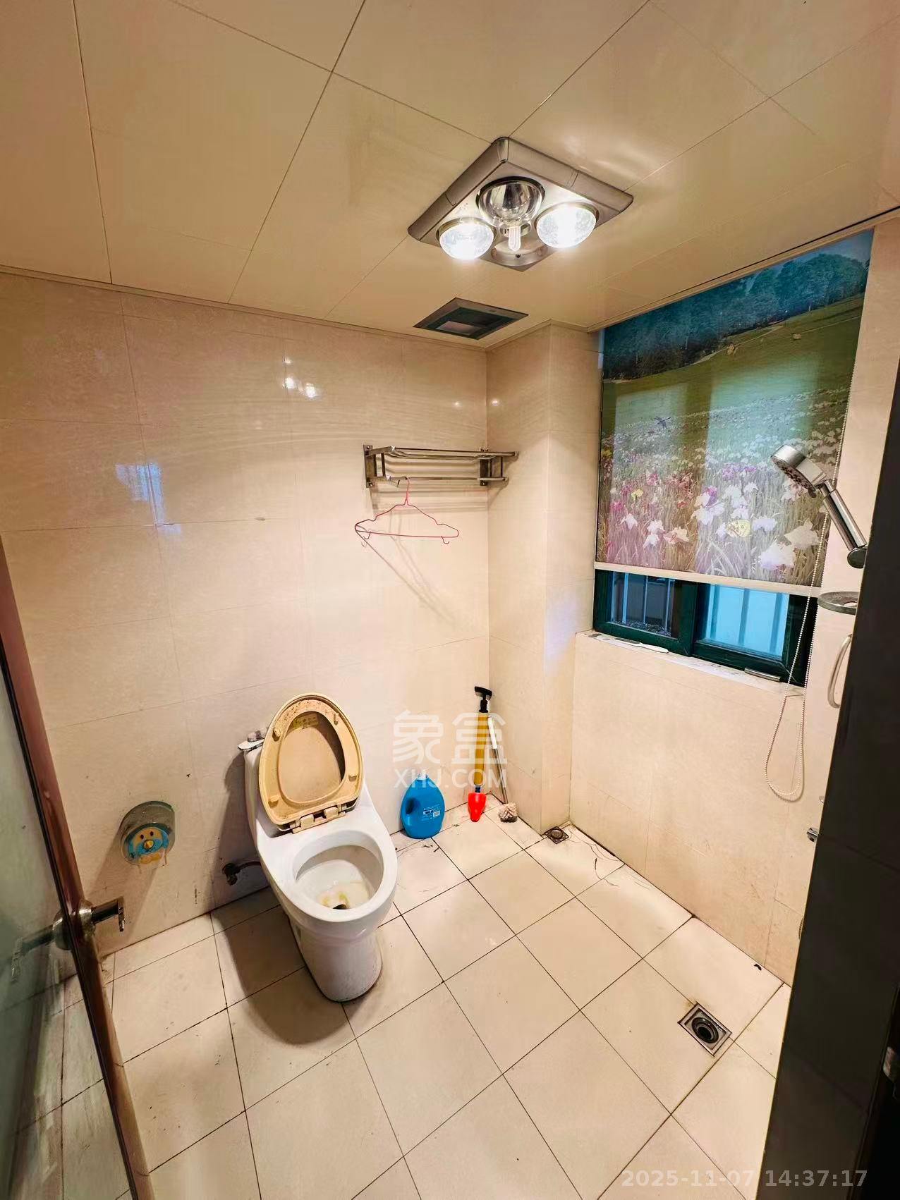 佳阳悦景馨都  3室2厅2卫    2300.0元/月室内图