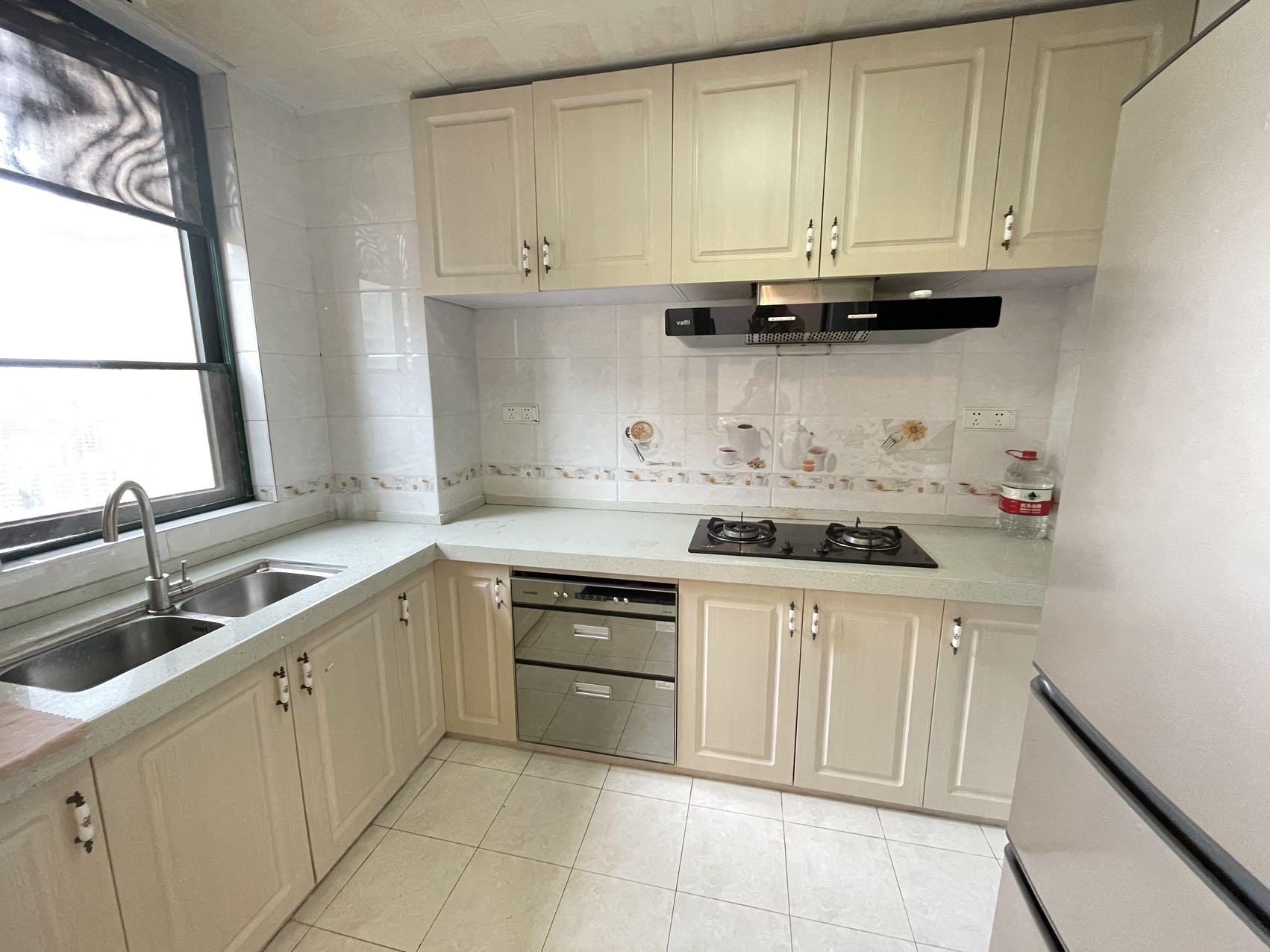 海阔天空-国瑞城二期(雅仕苑) 4室2厅2卫 6200.0元/月 海阔天空-国瑞城二期(雅仕苑) 4室2厅2卫 6200.0元/月室内图