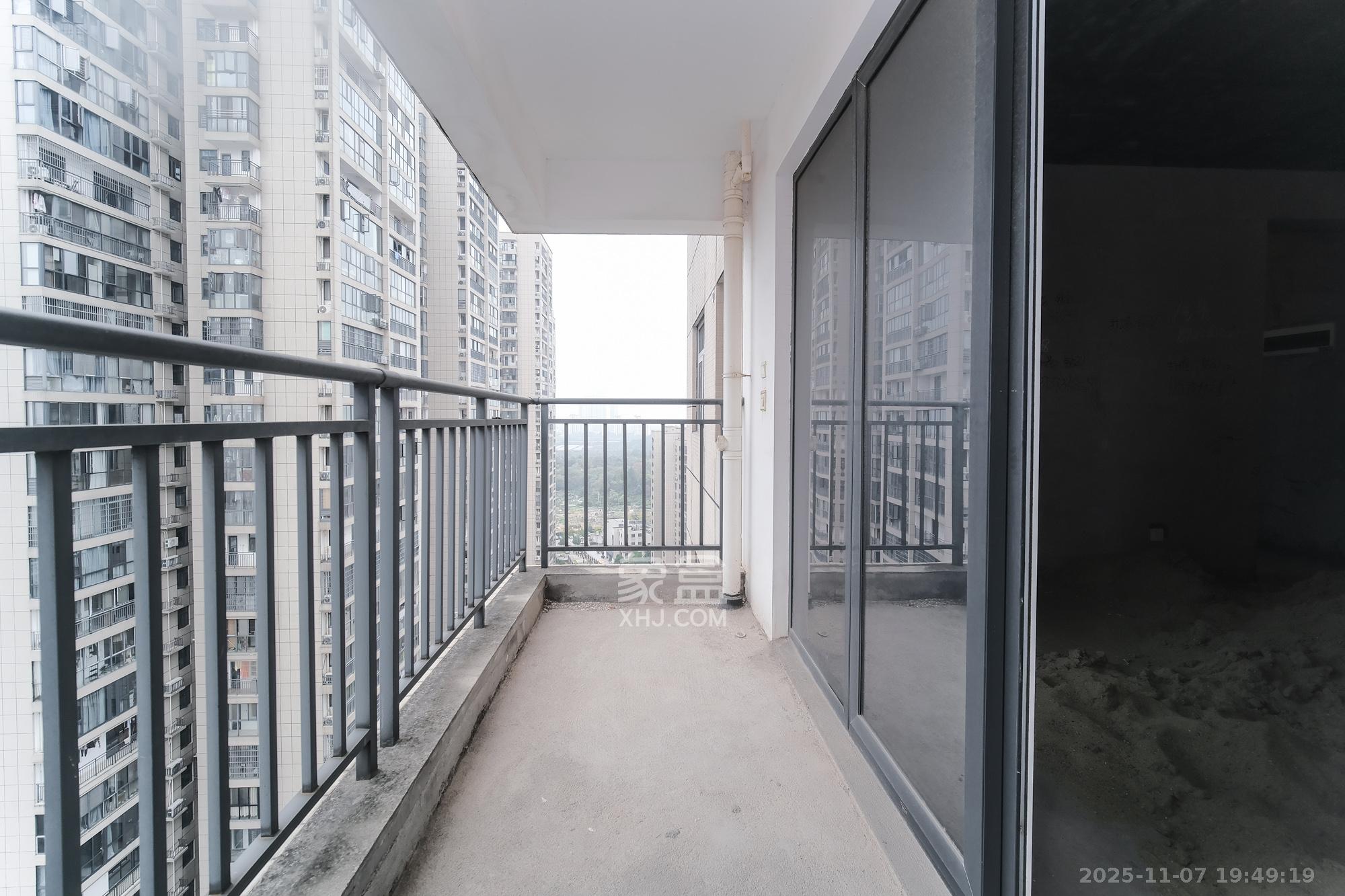 和悦城(蟠龙景苑) 3室2厅2卫 72.0万 和悦城(蟠龙景苑) 3室2厅2卫 72.0万阳台