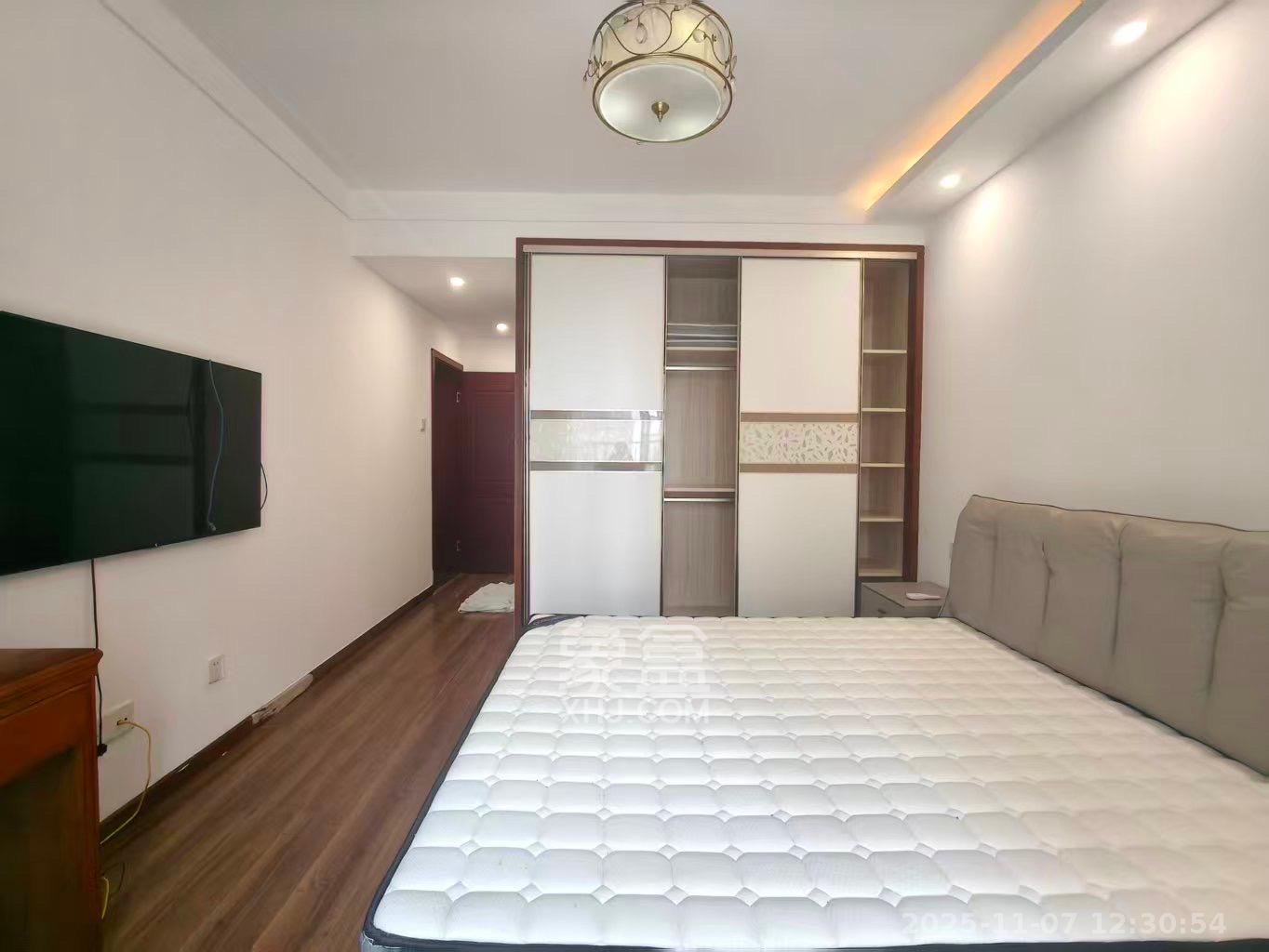 恒广国际景园一二区  3室2厅2卫    2500.0元/月室内图