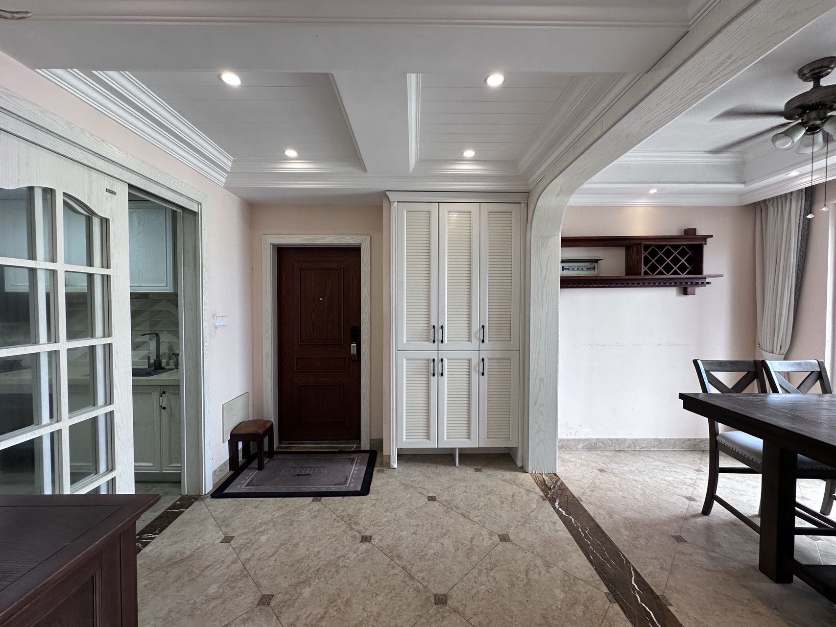 翡翠水城（住宅）  3室3厅2卫    178.0万客厅