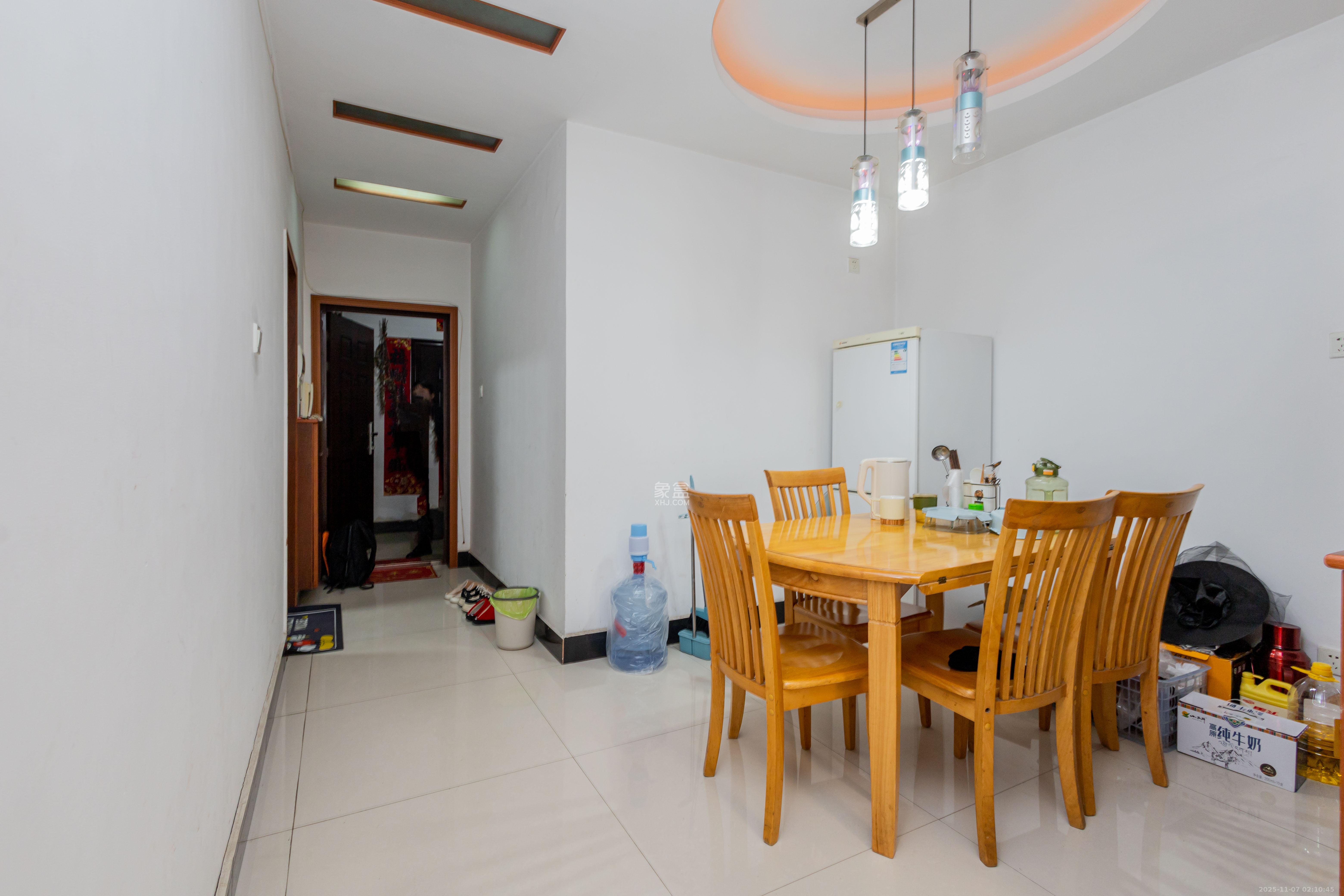 星城国际 1室2厅2卫 48.8万 星城国际 1室2厅2卫 48.8万客厅