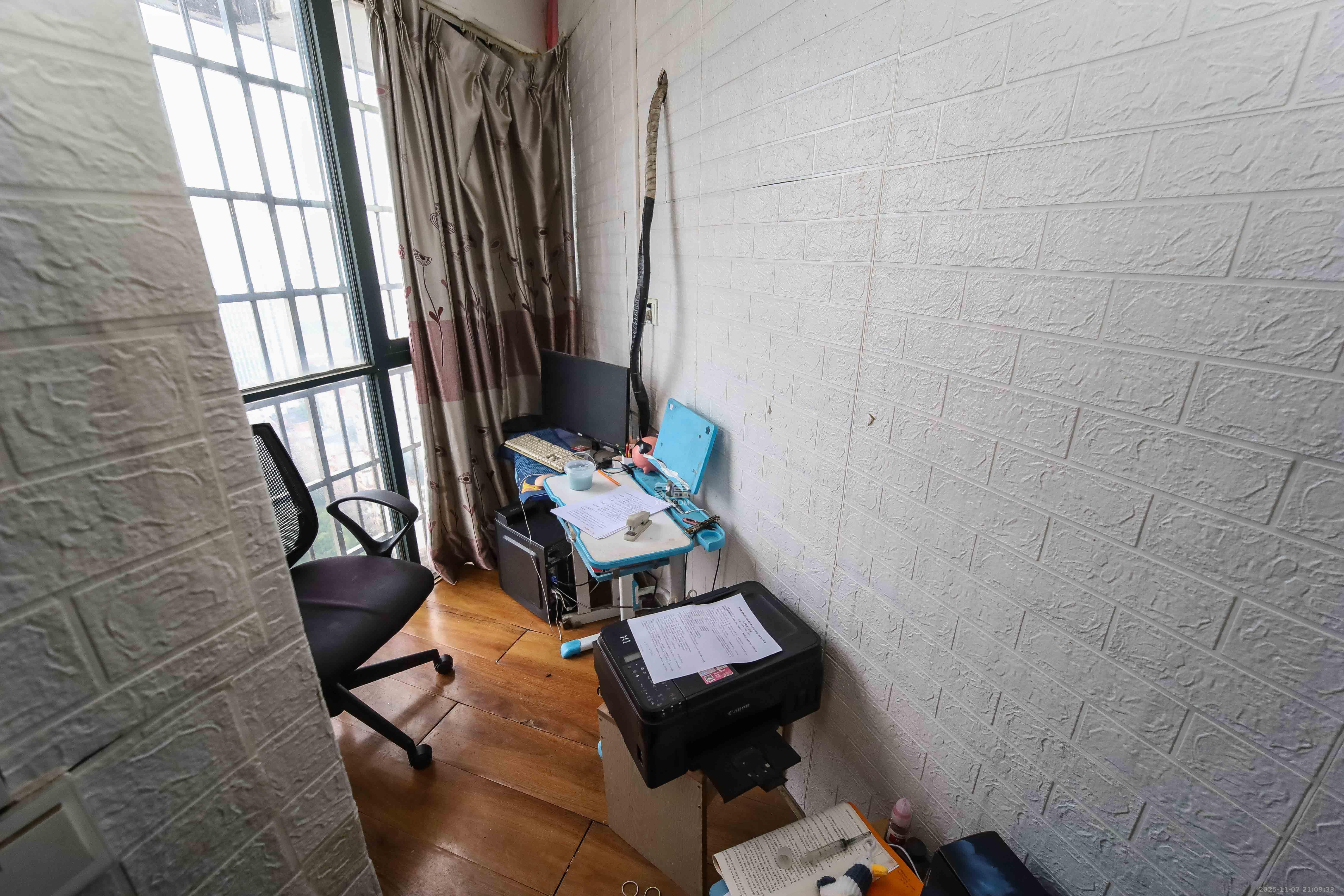 东方银座(东方摩卡) 4室0厅0卫 43.8万 东方银座(东方摩卡) 4室0厅0卫 43.8万阳台