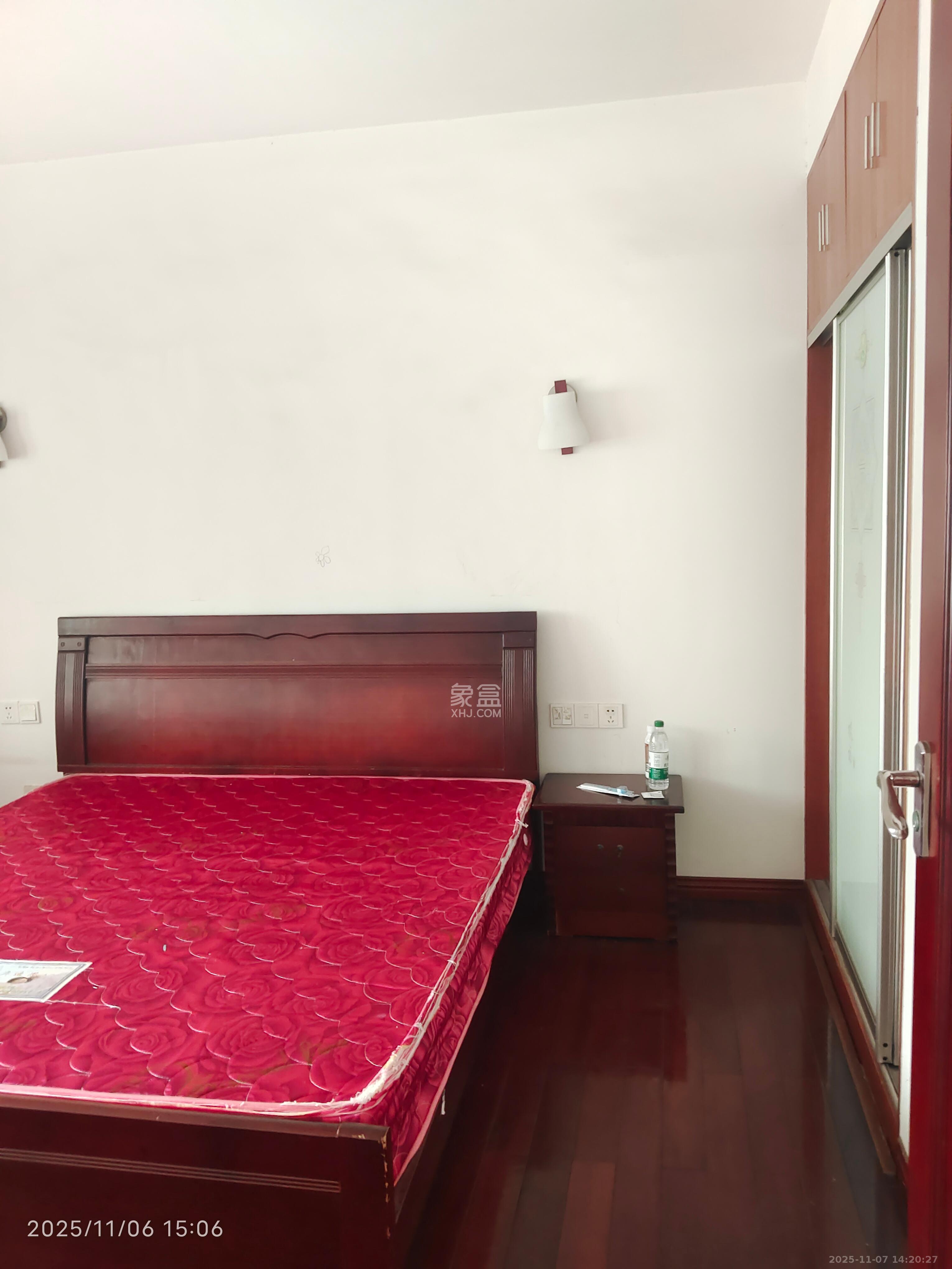 未来现代城  1室2厅1卫    1600.0元/月室内图