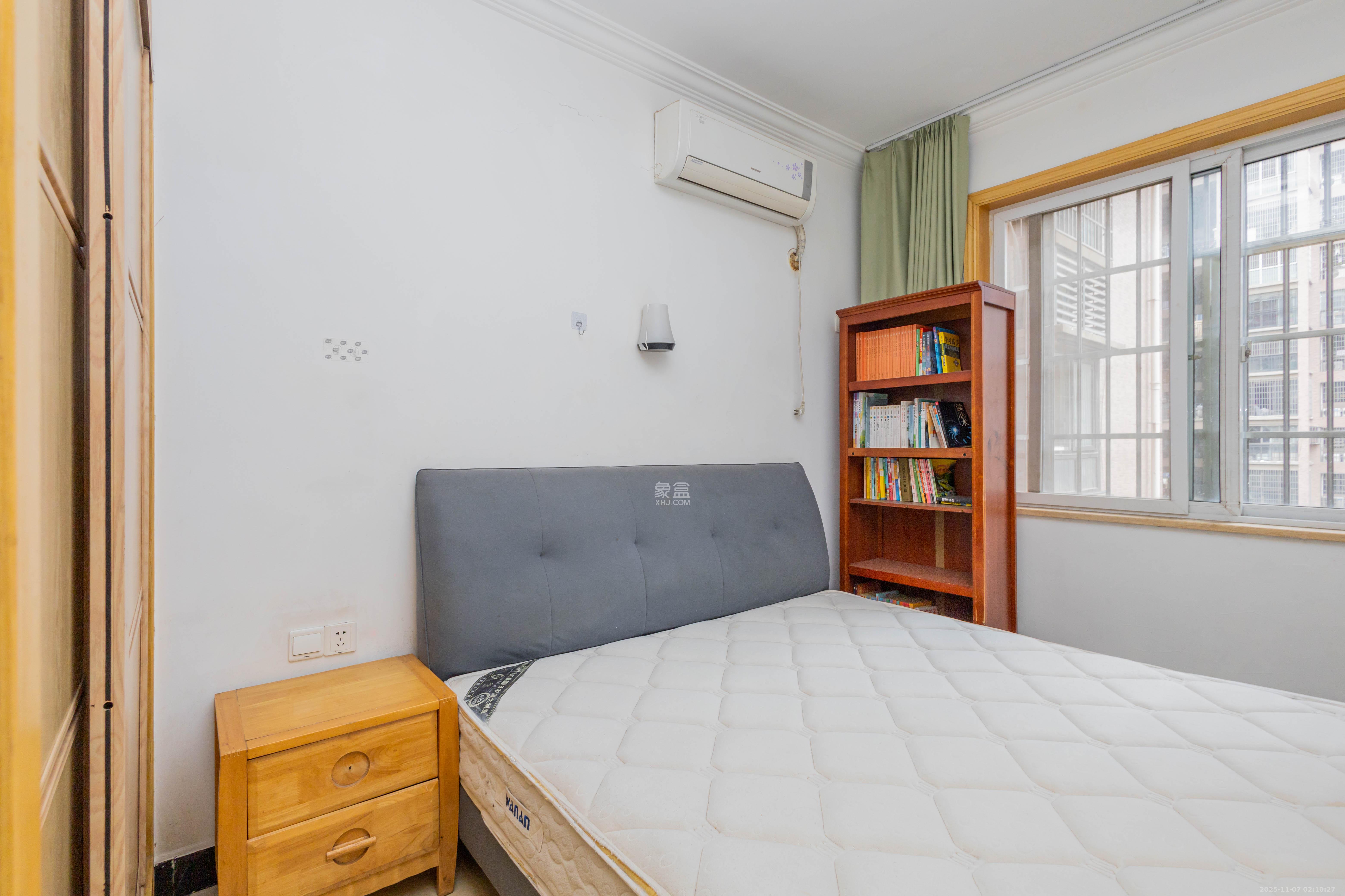 紫云阁  4室2厅2卫    71.8万卧室