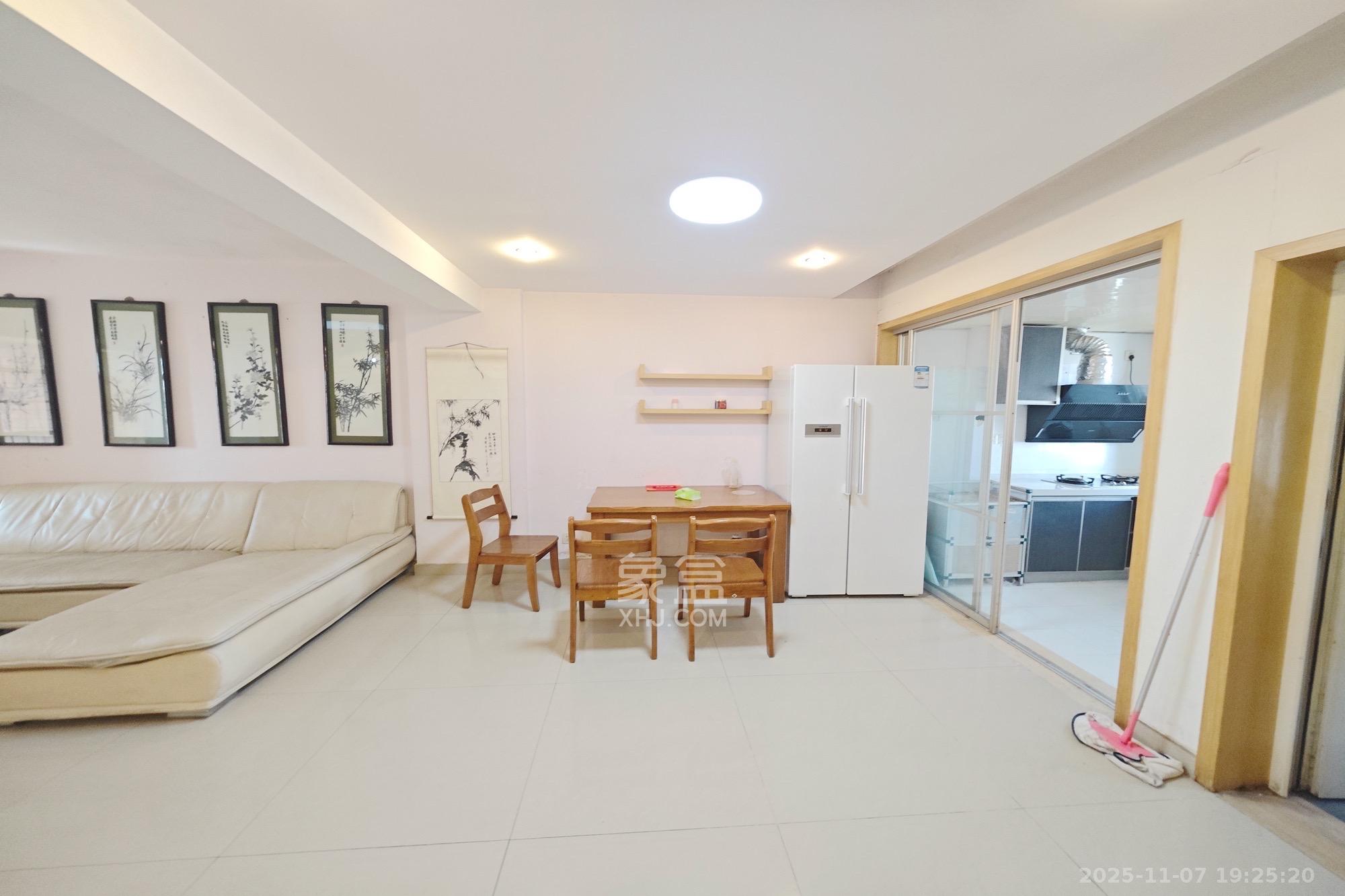 官塘公寓  3室2厅2卫    2000.0元/月室内图