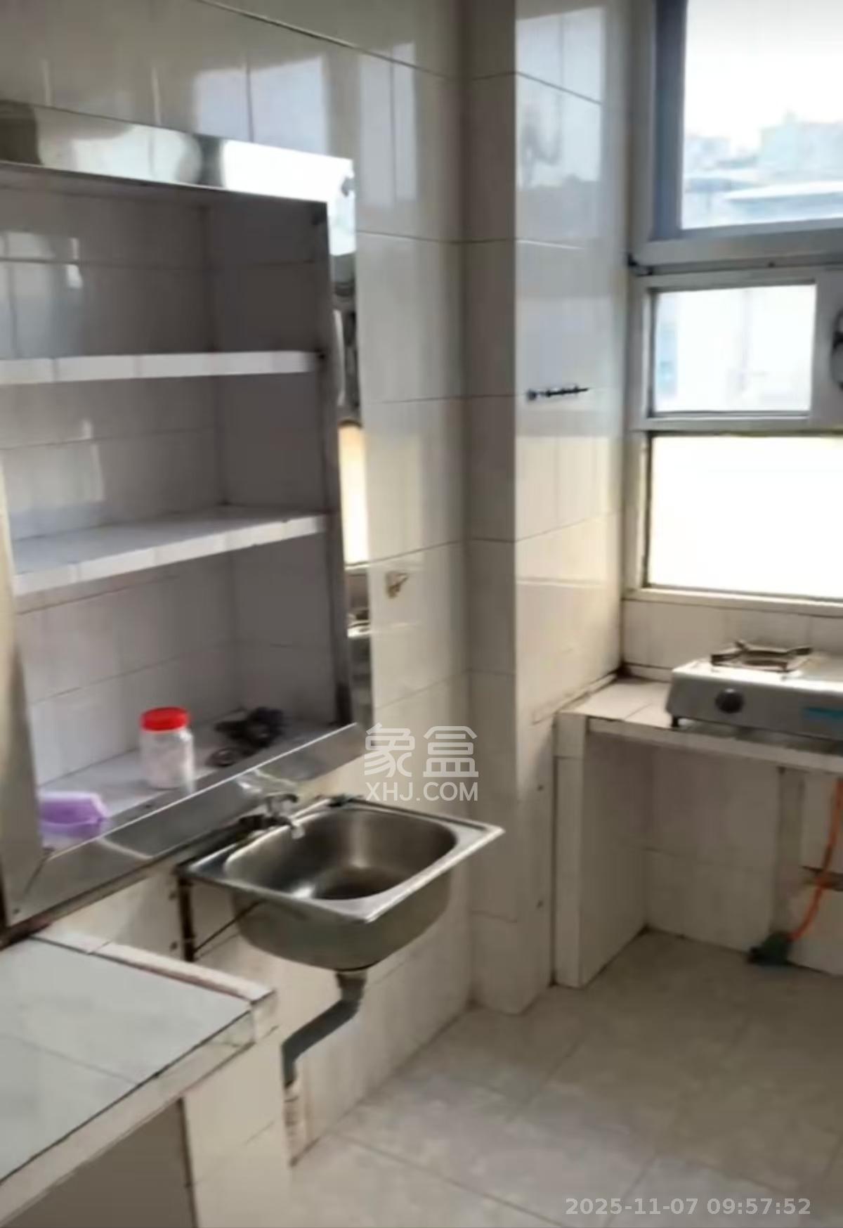 火车站邮政局宿舍 3室2厅1卫 1600.0元/月 火车站邮政局宿舍 3室2厅1卫 1600.0元/月室内图