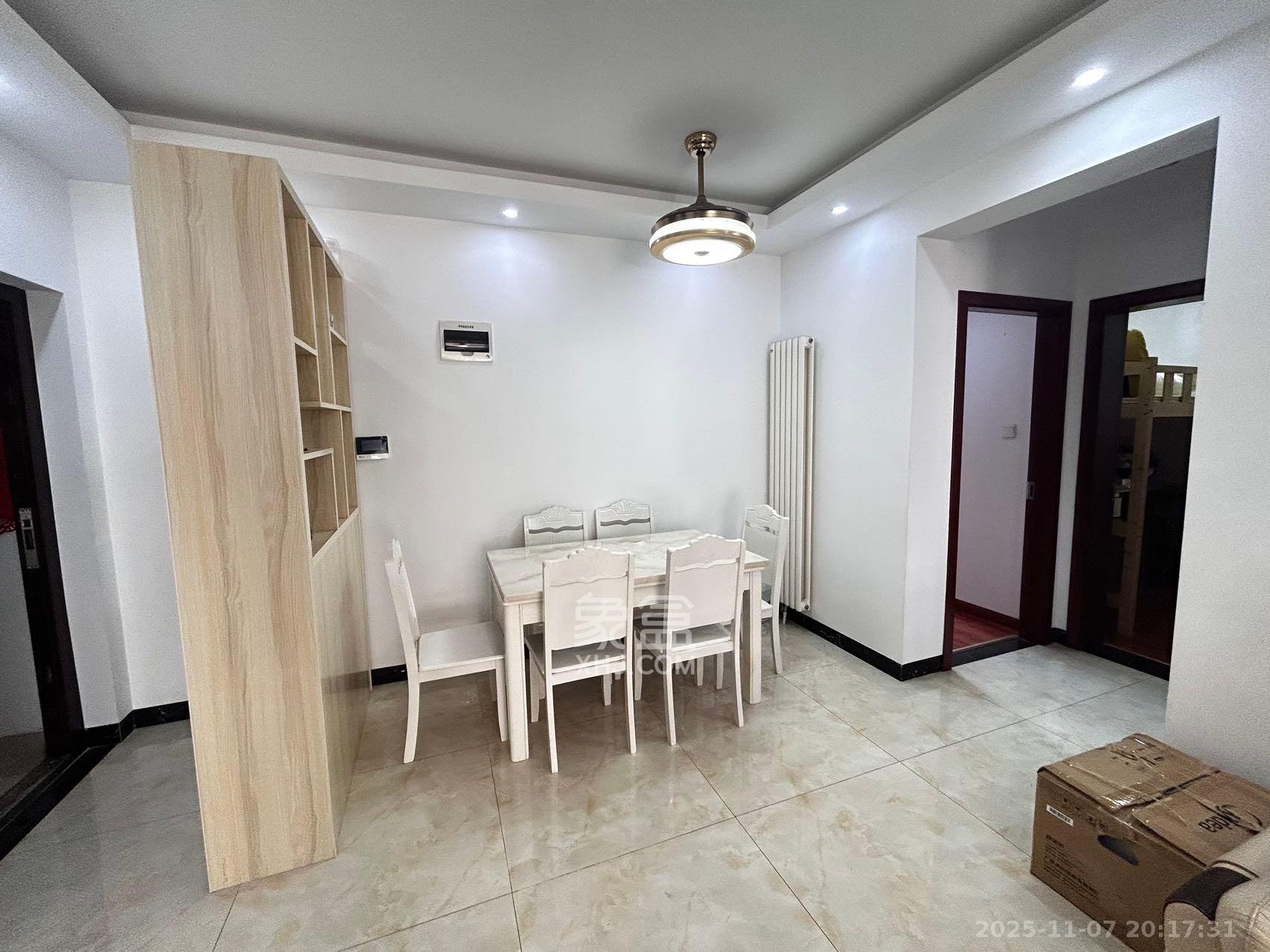 怡海星城  3室2厅1卫    1900.0元/月室内图