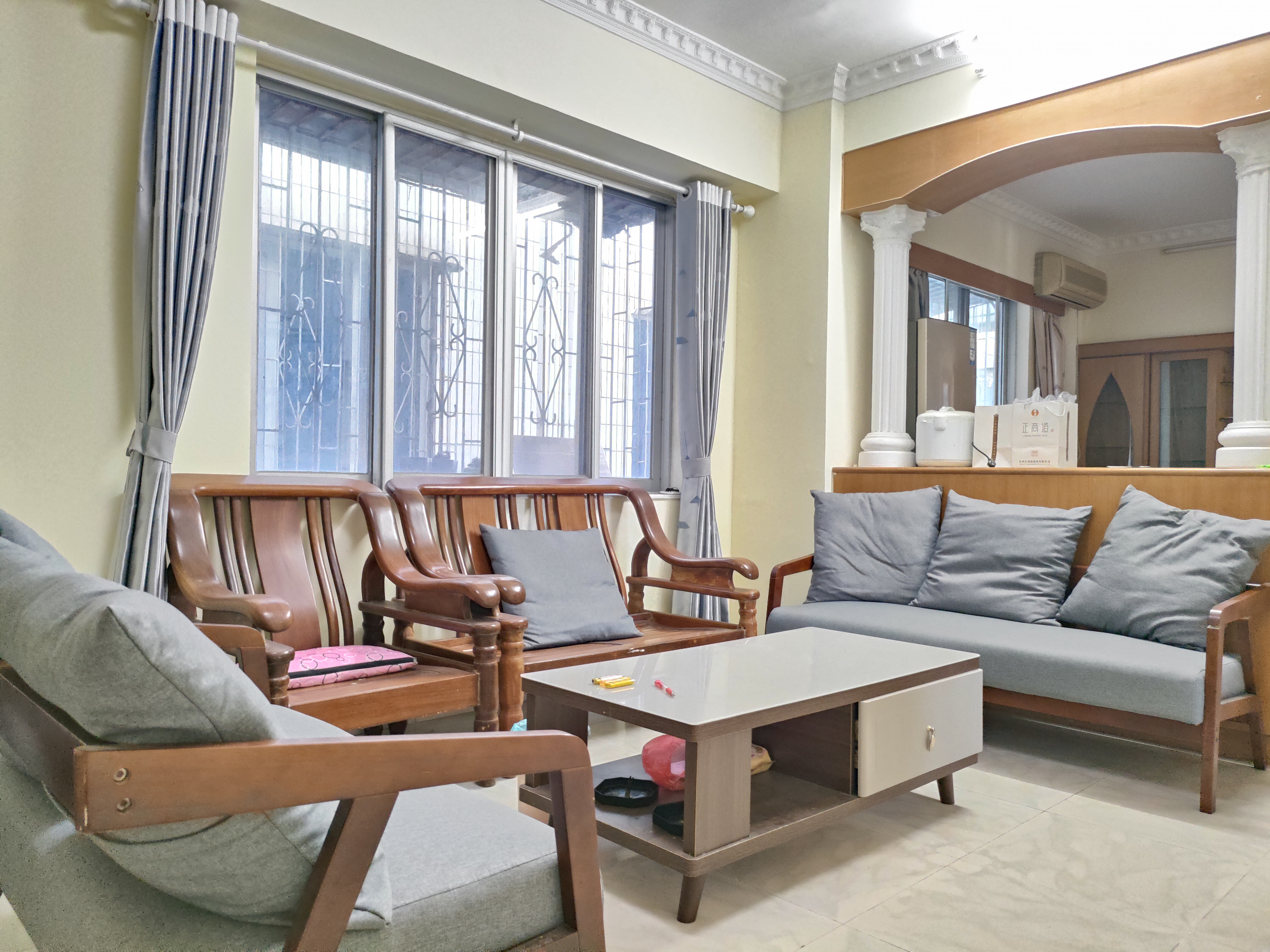 海口农行宿舍（海秀路48-1号）  3室2厅2卫    2400.0元/月