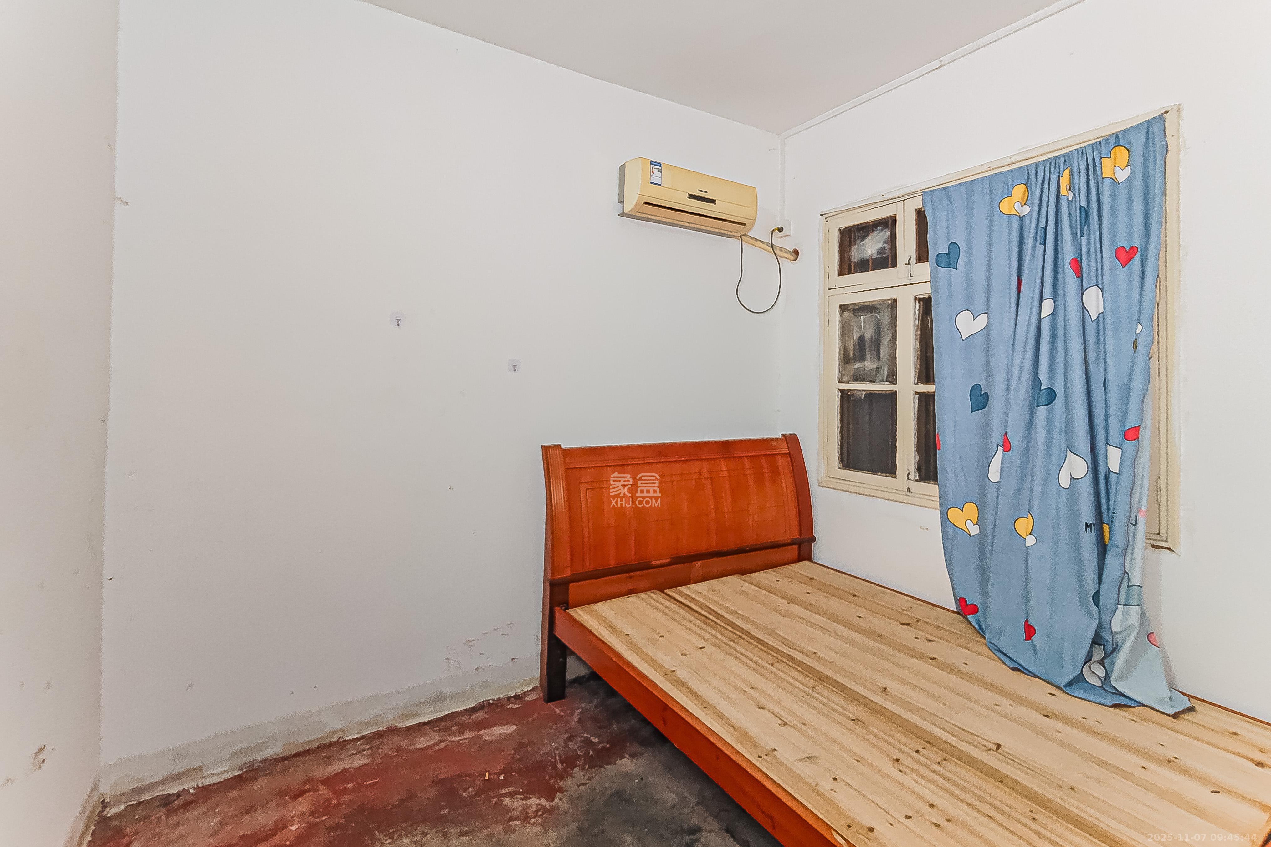 梨子山小区  2室1厅1卫    53.0万卧室