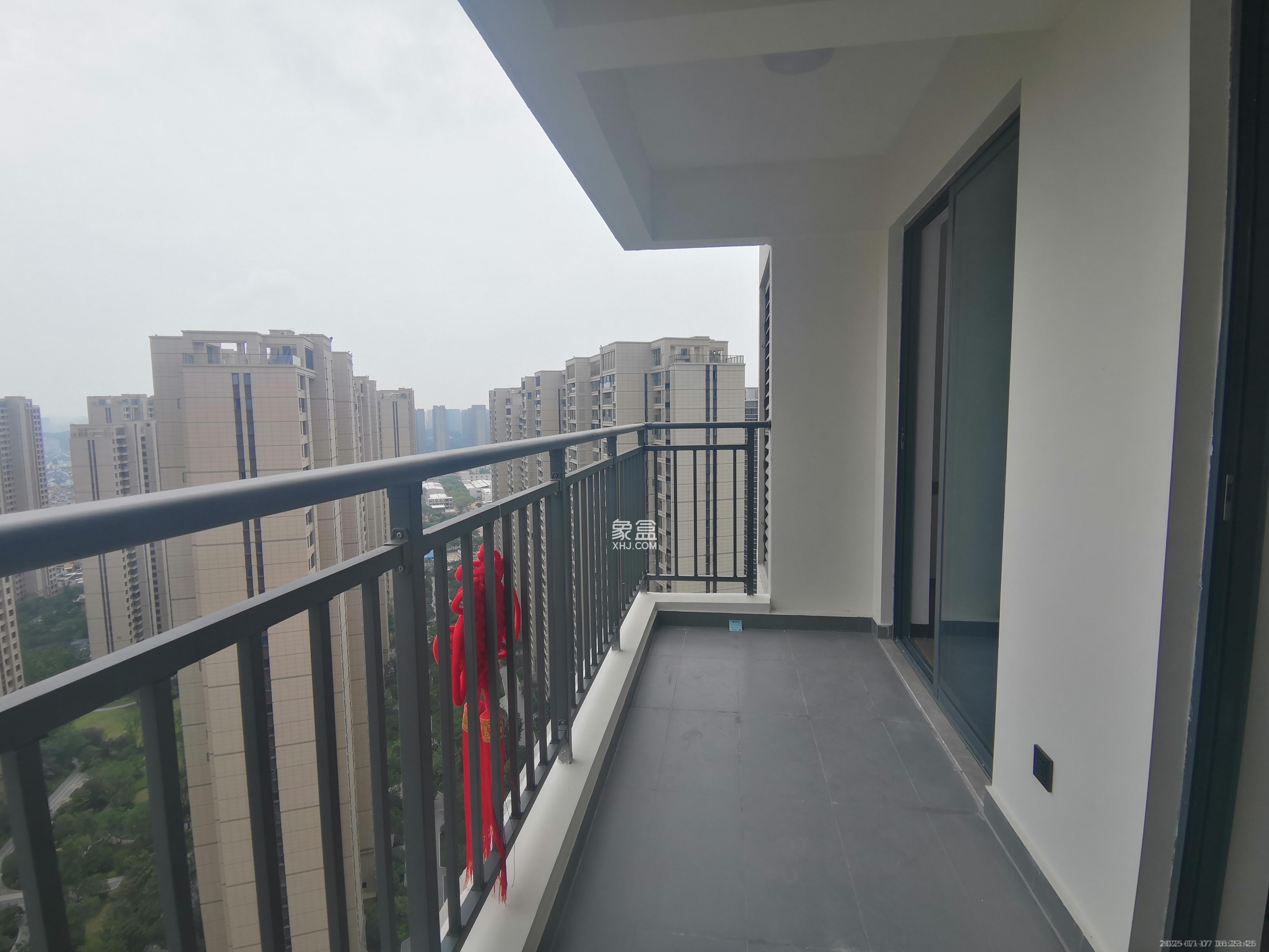 卓越中寰 3室2厅2卫 5000.0元/月 卓越中寰 3室2厅2卫 5000.0元/月室内图