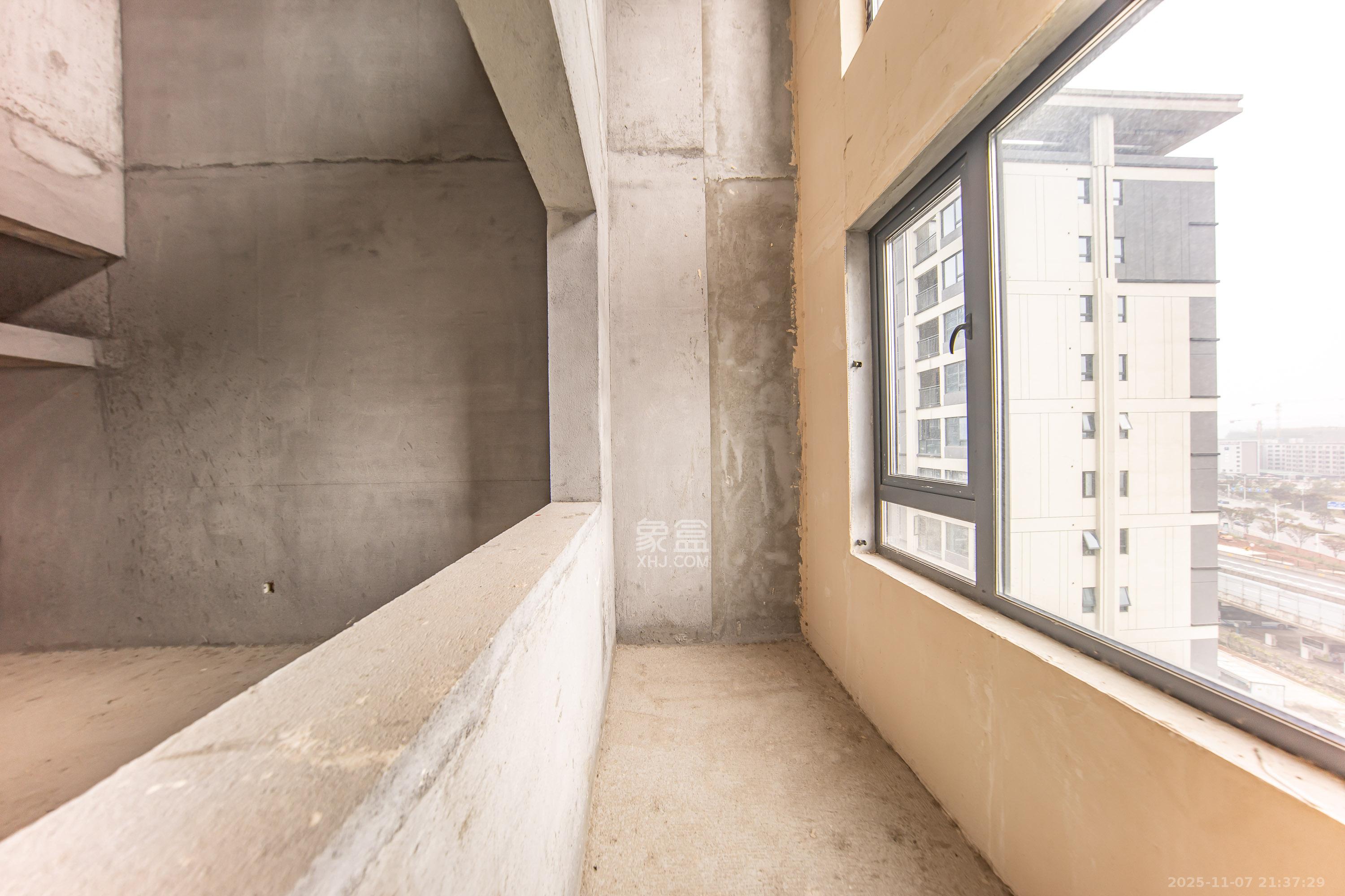 汉高学士府 4室2厅2卫 107.0万 汉高学士府 4室2厅2卫 107.0万阳台