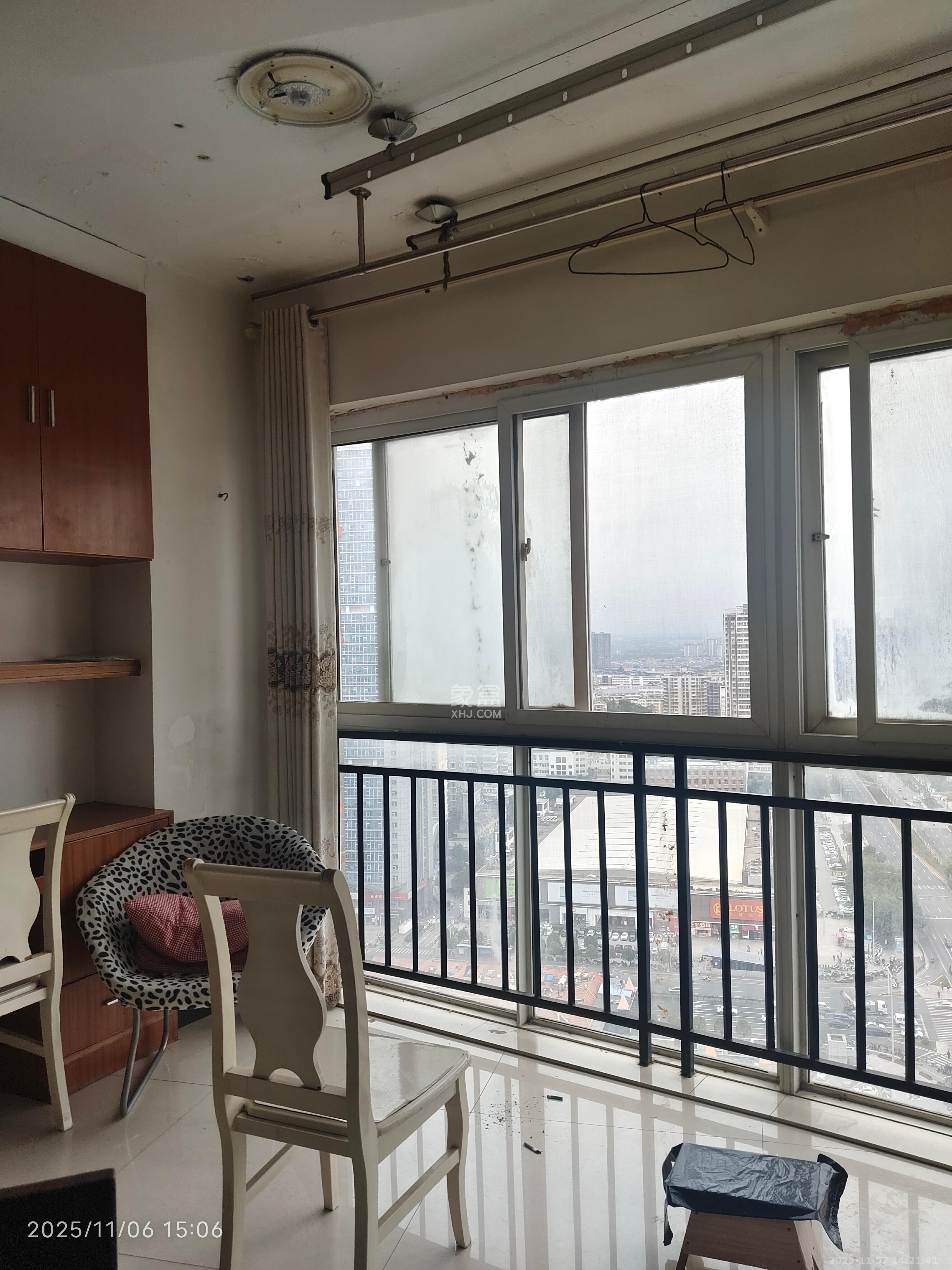 未来现代城  1室2厅1卫    1600.0元/月室内图