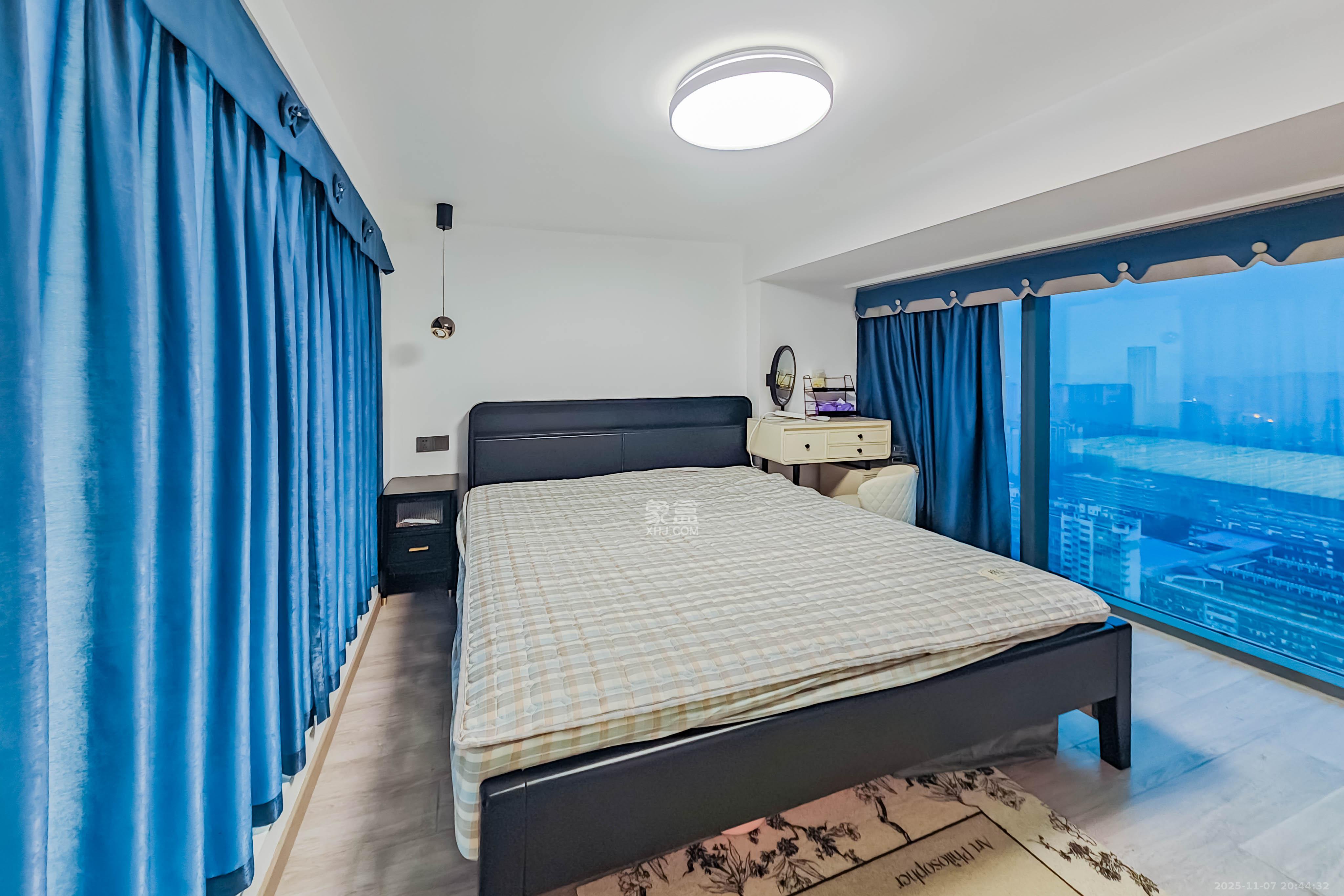 京武浪琴山三期(京武中心) 2室2厅2卫 70.0万 京武浪琴山三期(京武中心) 2室2厅2卫 70.0万卧室