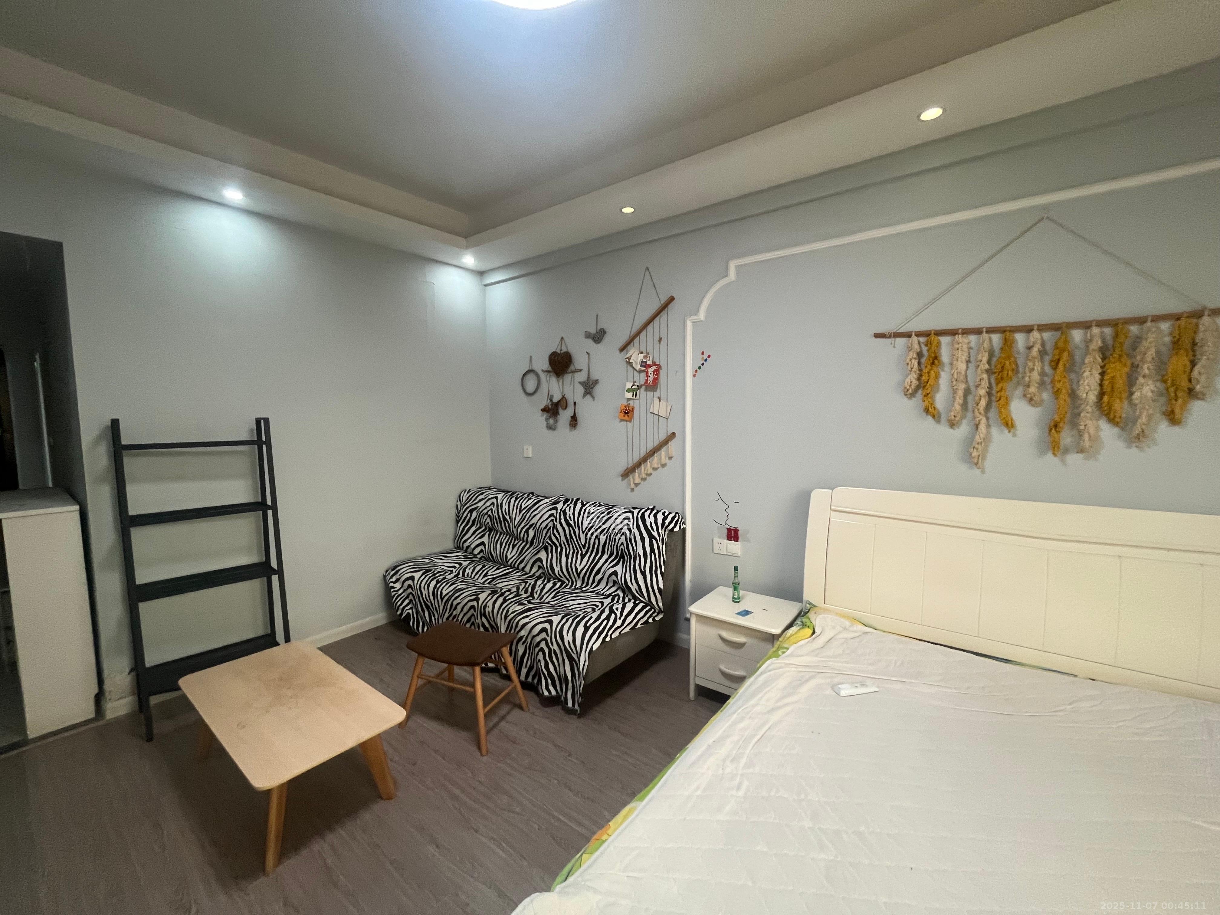 沁园春御院  1室1厅1卫    1900.0元/月室内图