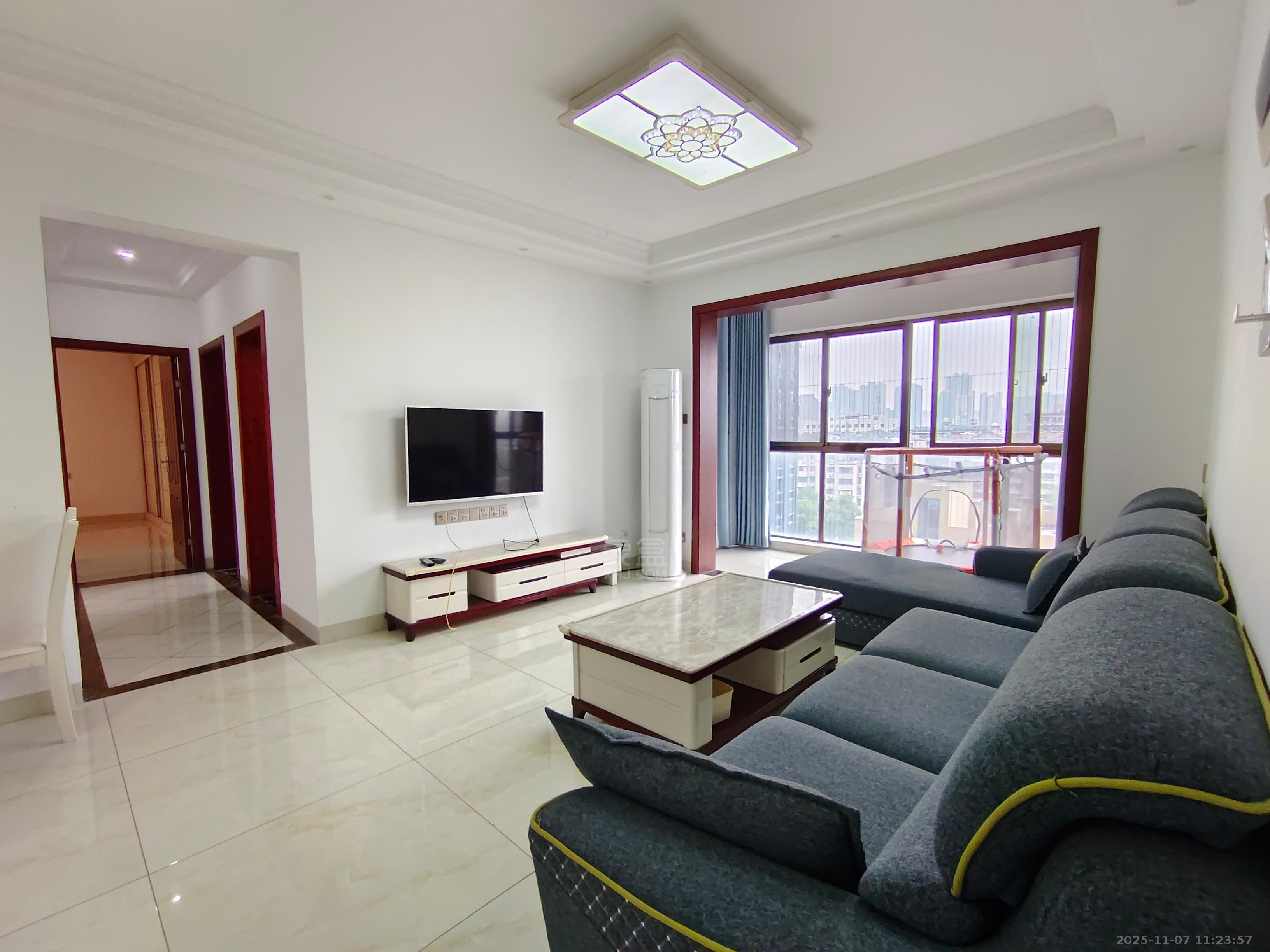 奥园广场 3室2厅2卫 2200.0元/月 奥园广场 3室2厅2卫 2200.0元/月室内图