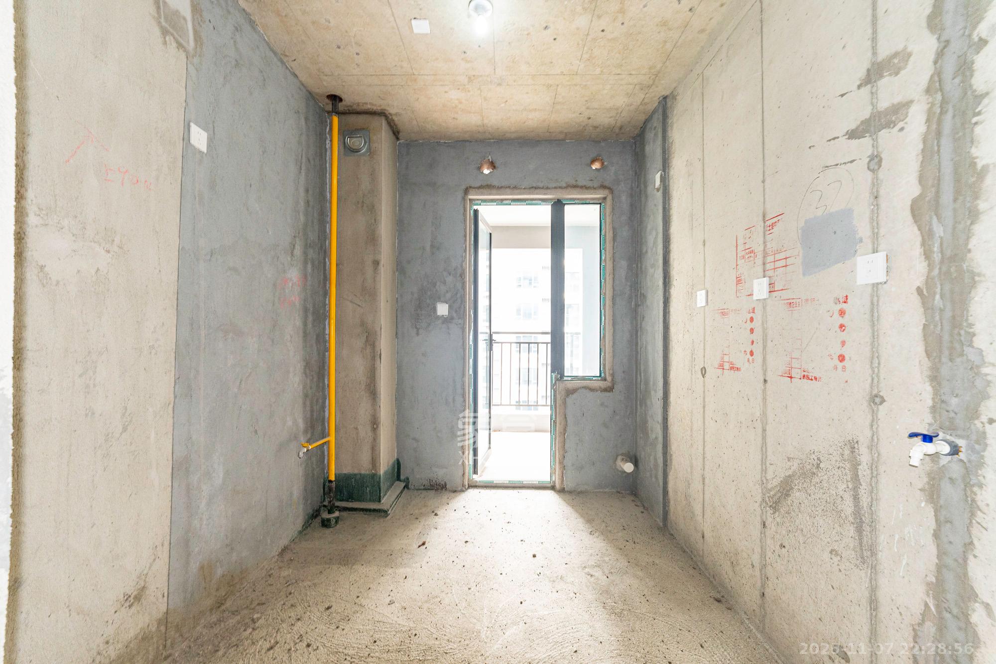 和顺府 5室2厅3卫 138.0万 和顺府 5室2厅3卫 138.0万厨房