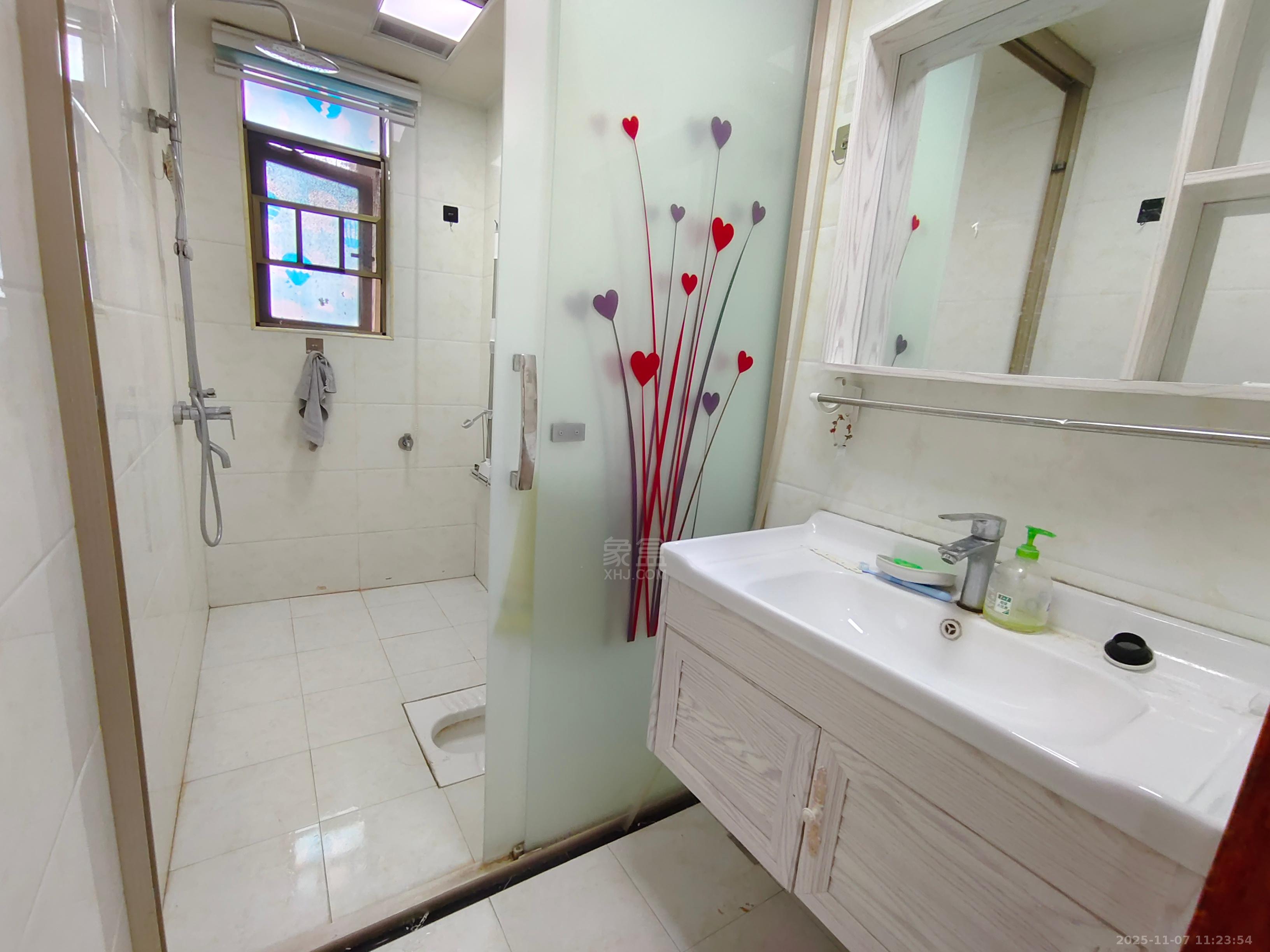 奥园广场 3室2厅2卫 2200.0元/月 奥园广场 3室2厅2卫 2200.0元/月室内图