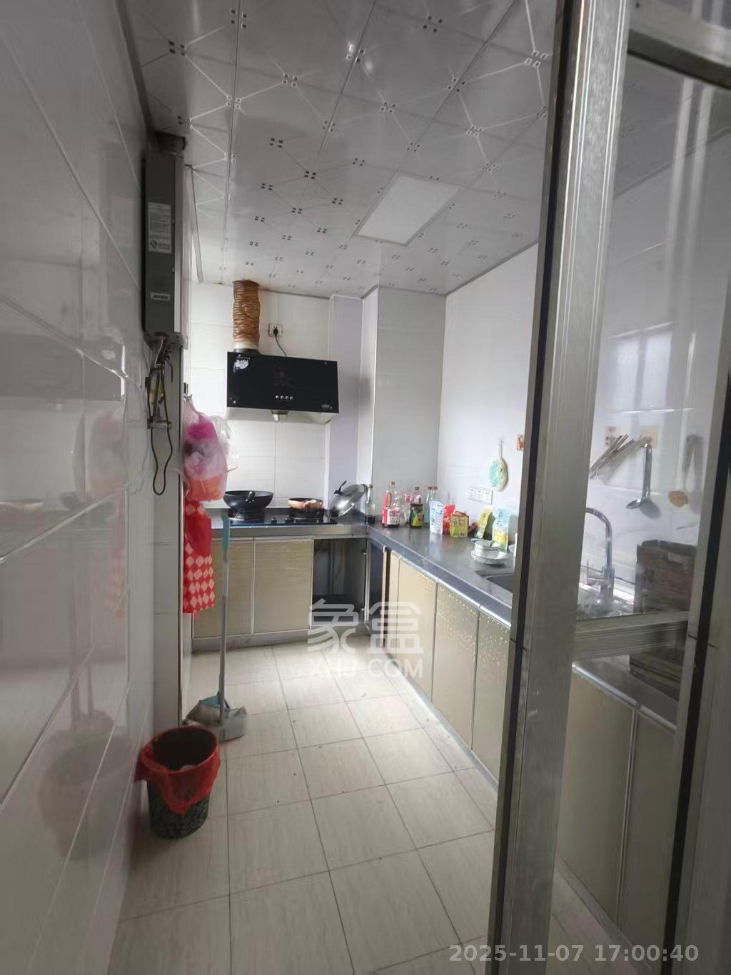 百纳广场(百纳公寓) 1室2厅0卫 2300.0元/月 百纳广场(百纳公寓) 1室2厅0卫 2300.0元/月室内图