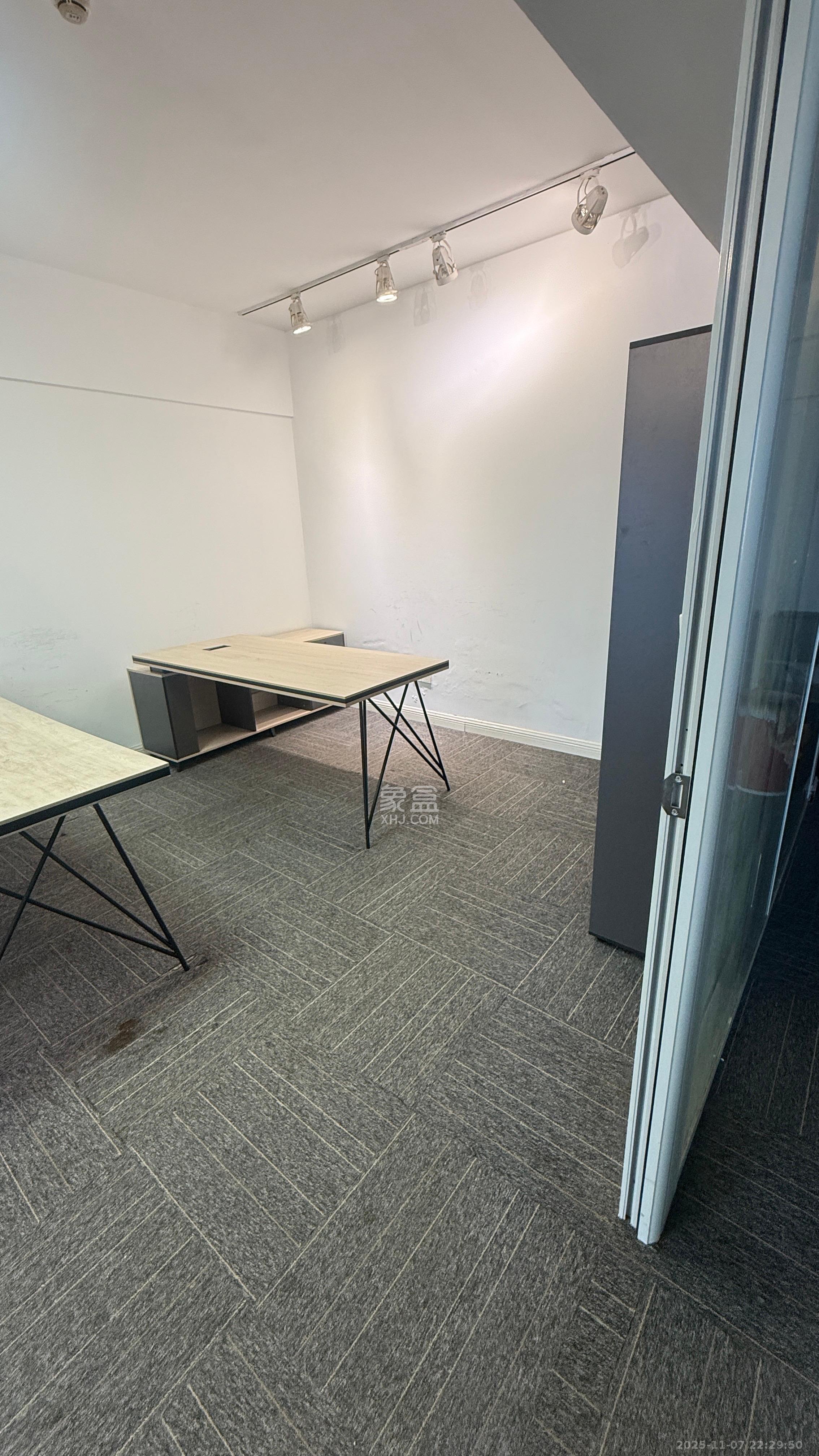 复地星光天地  3室2厅1卫    4200.0元/月室内图