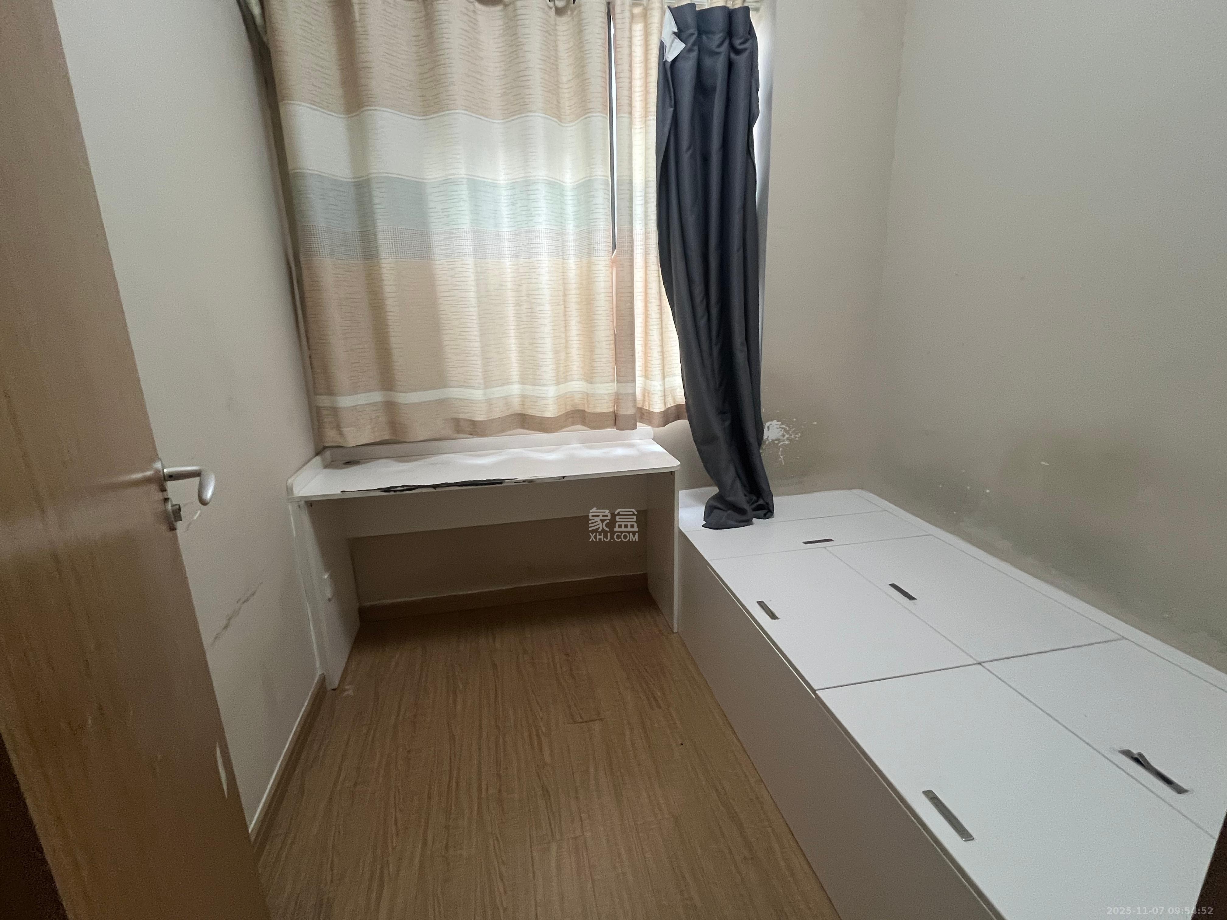 麓谷小镇  3室2厅1卫    2200.0元/月室内图