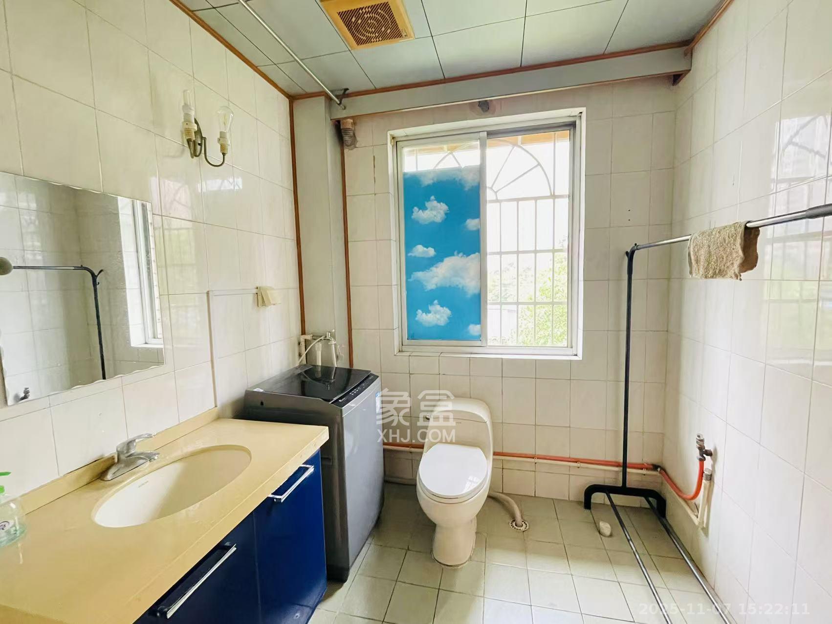 陈家湖小区  4室2厅2卫    3200.0元/月室内图