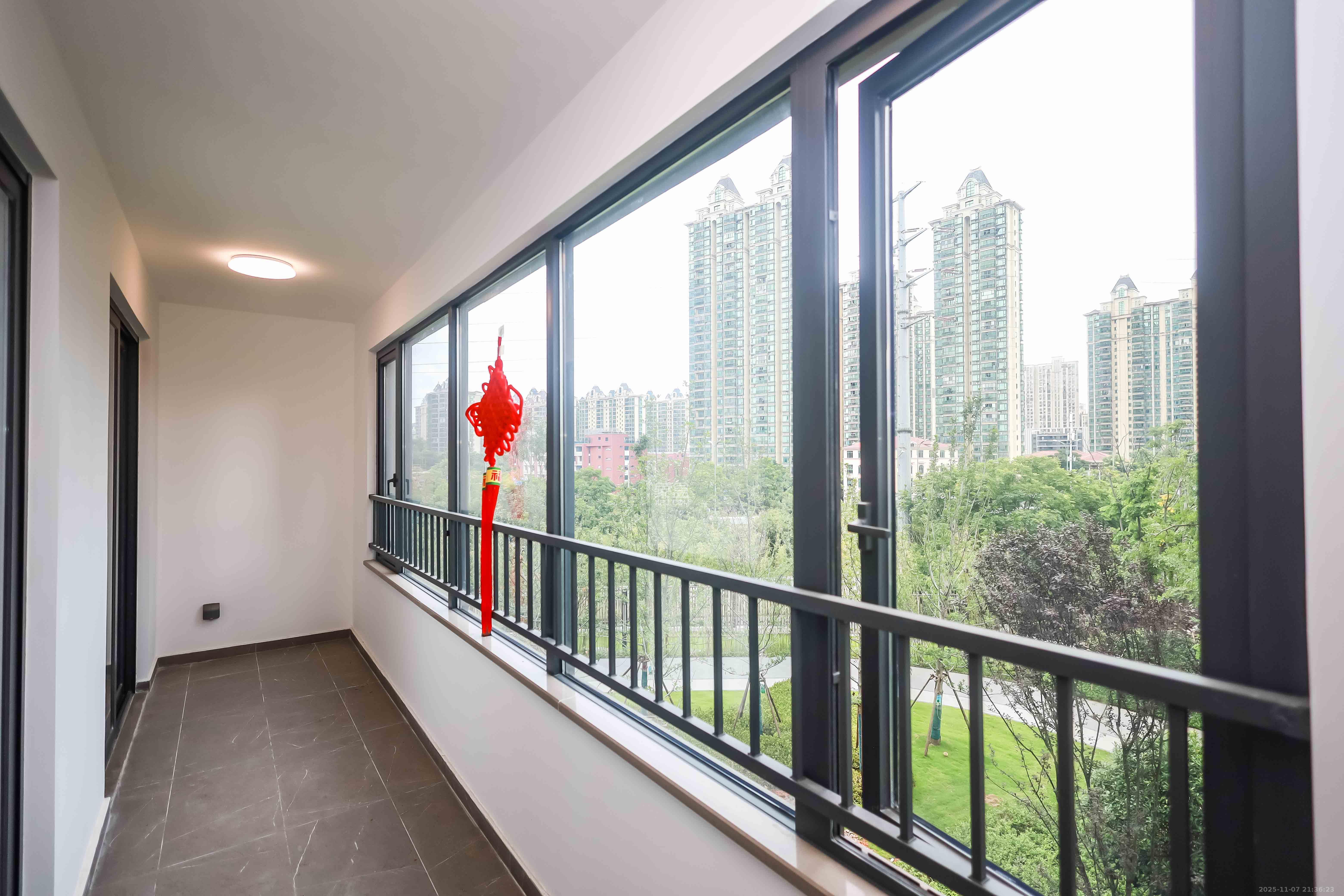 龙湖舜山府 3室2厅1卫 162.0万 龙湖舜山府 3室2厅1卫 162.0万阳台